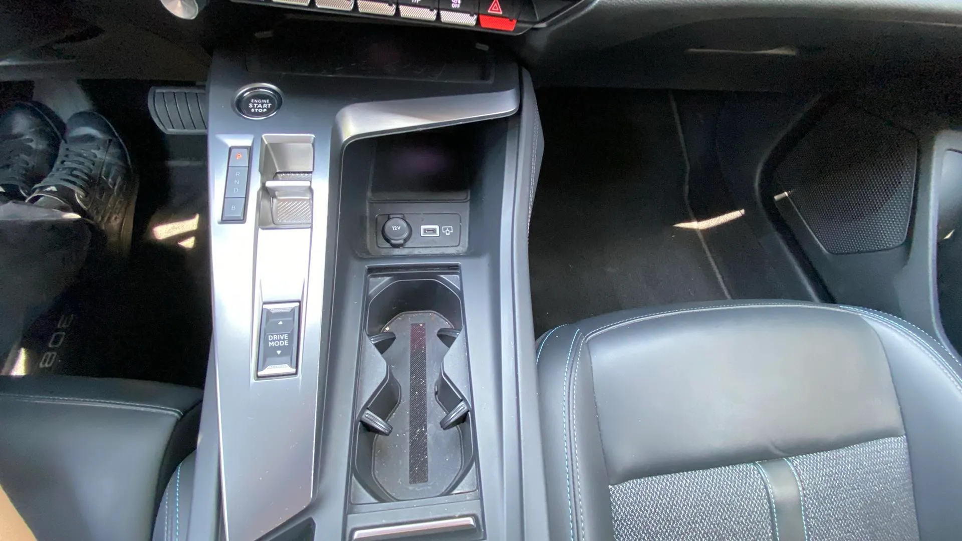 Peugeot 308 Allure Hybrid 180 eEAT8 - foto 17