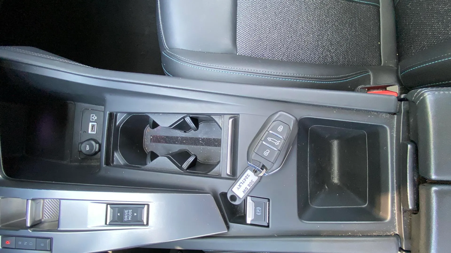 Peugeot 308 Allure Hybrid 180 eEAT8 - foto 18