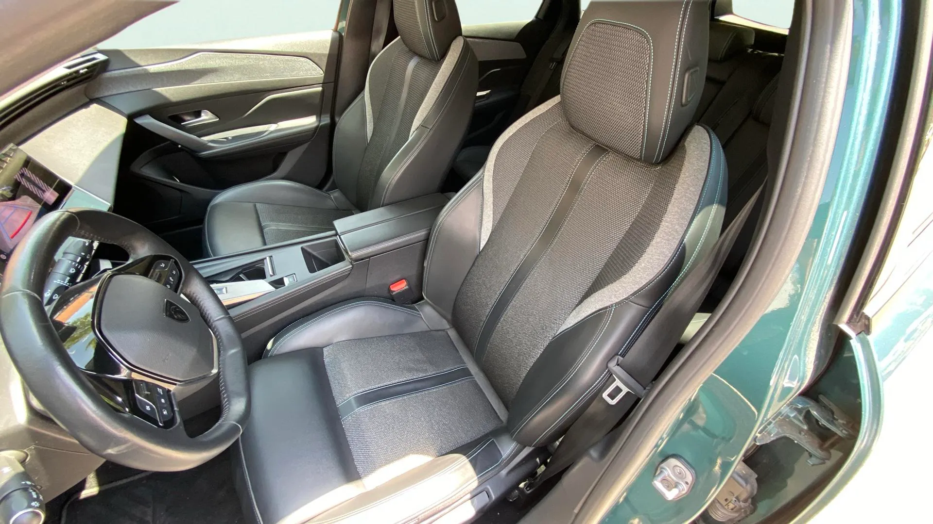 Peugeot 308 Allure Hybrid 180 eEAT8 - foto 15