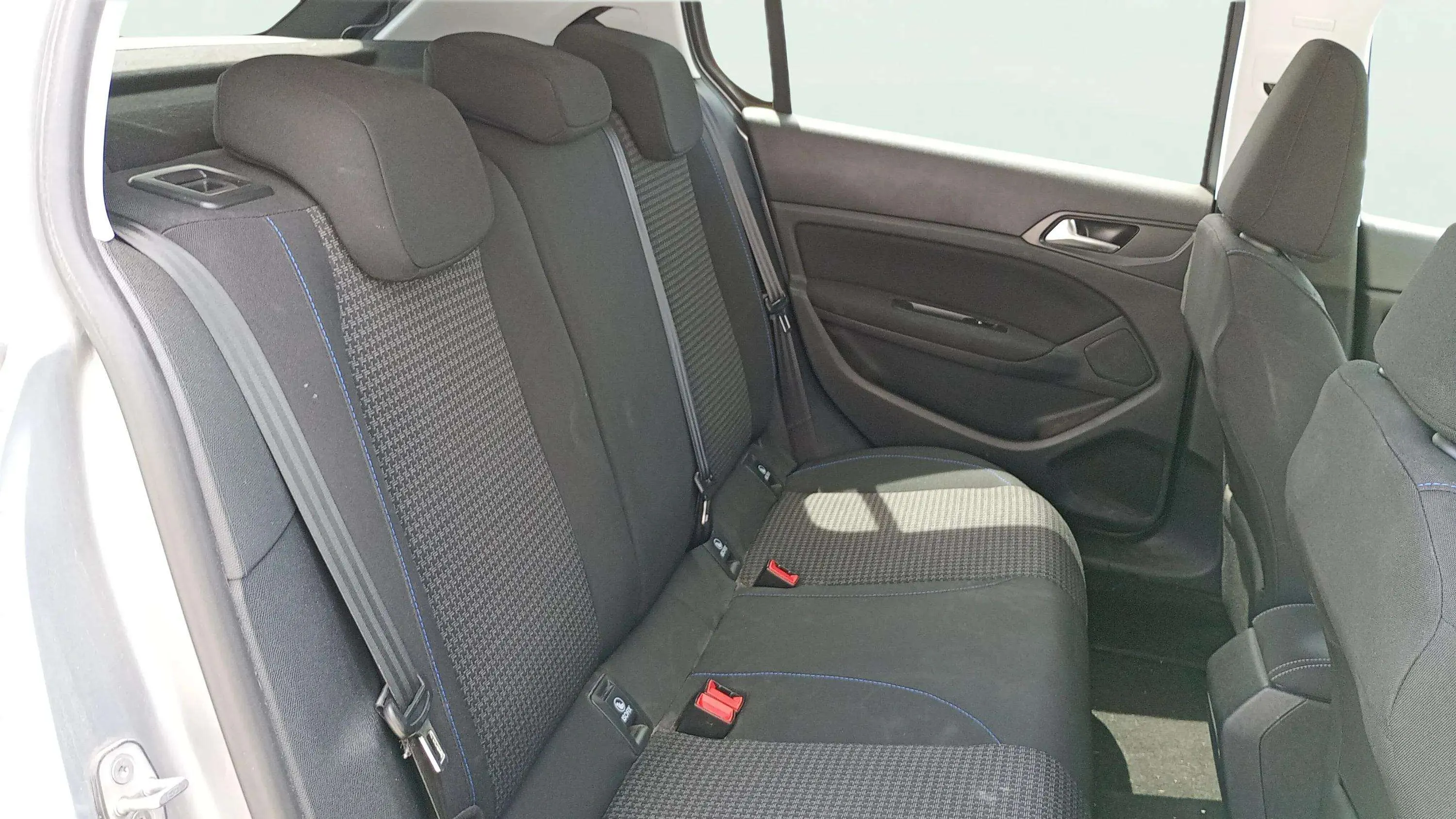 Peugeot 308 Allure 1.2 PureTech EAT8 - foto 15
