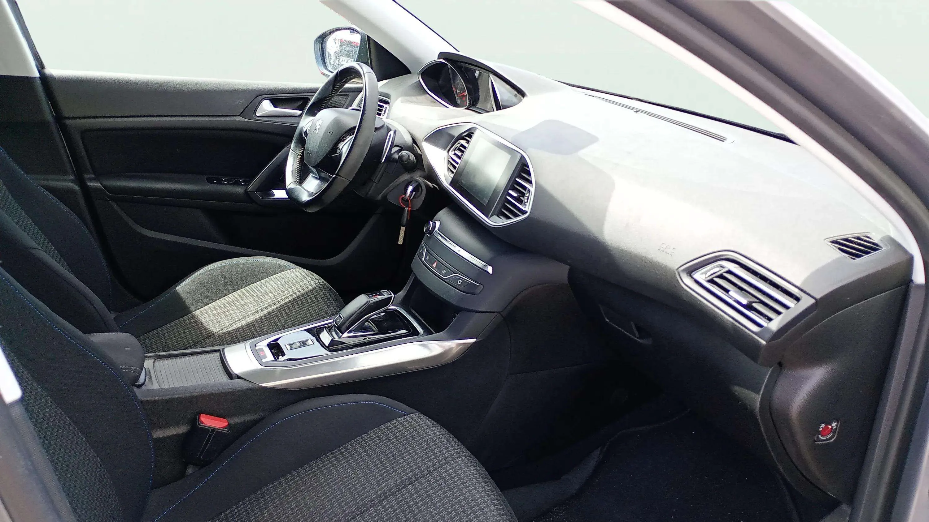 Peugeot 308 Allure 1.2 PureTech EAT8 - foto 13