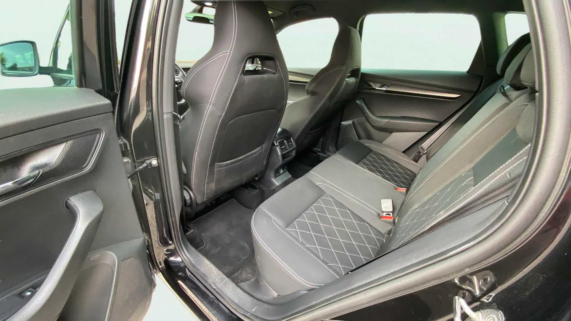 Škoda Karoq 1.5 TSI DSG ACT Sportline - foto 21