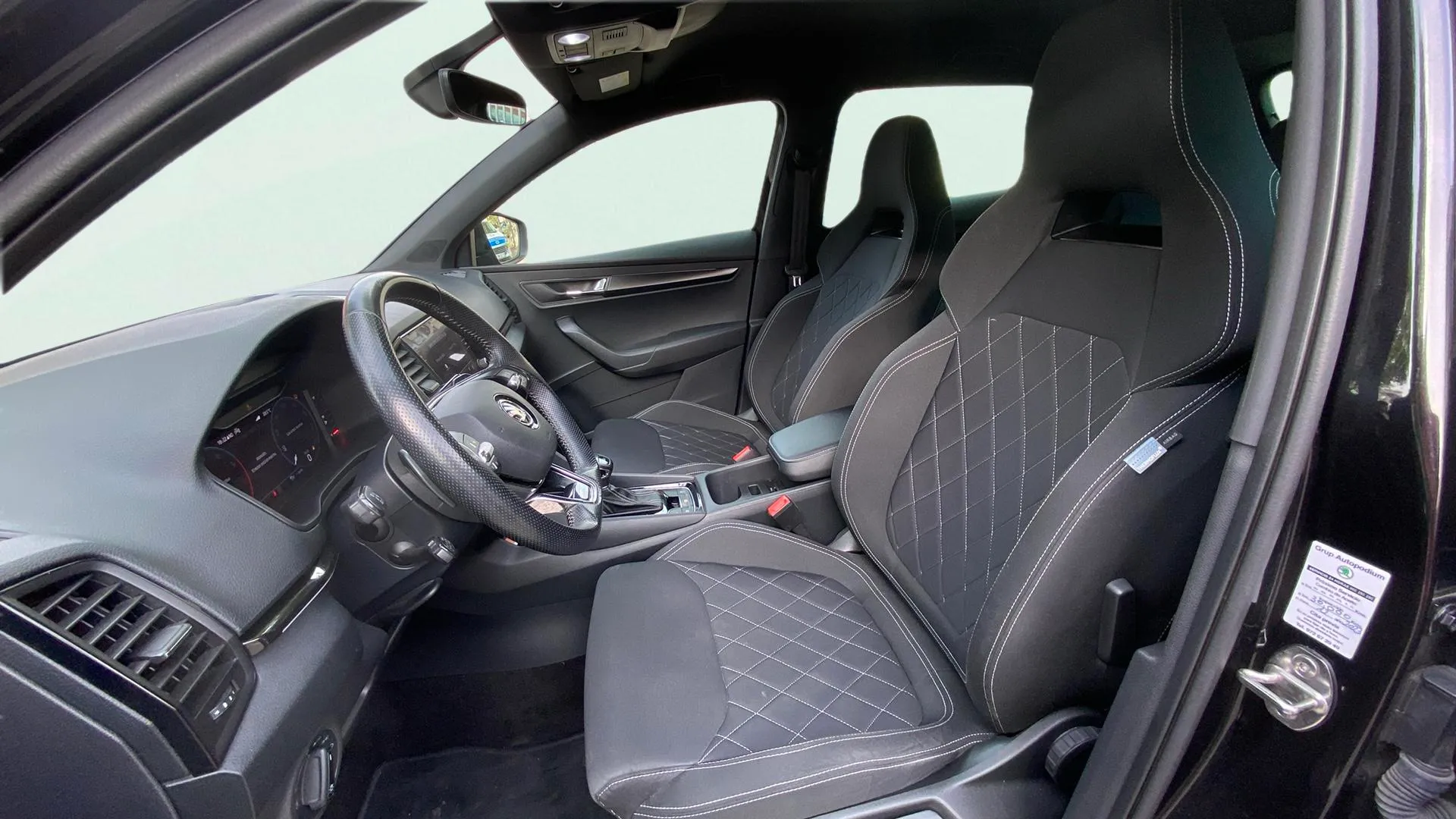 Škoda Karoq 1.5 TSI DSG ACT Sportline - foto 19