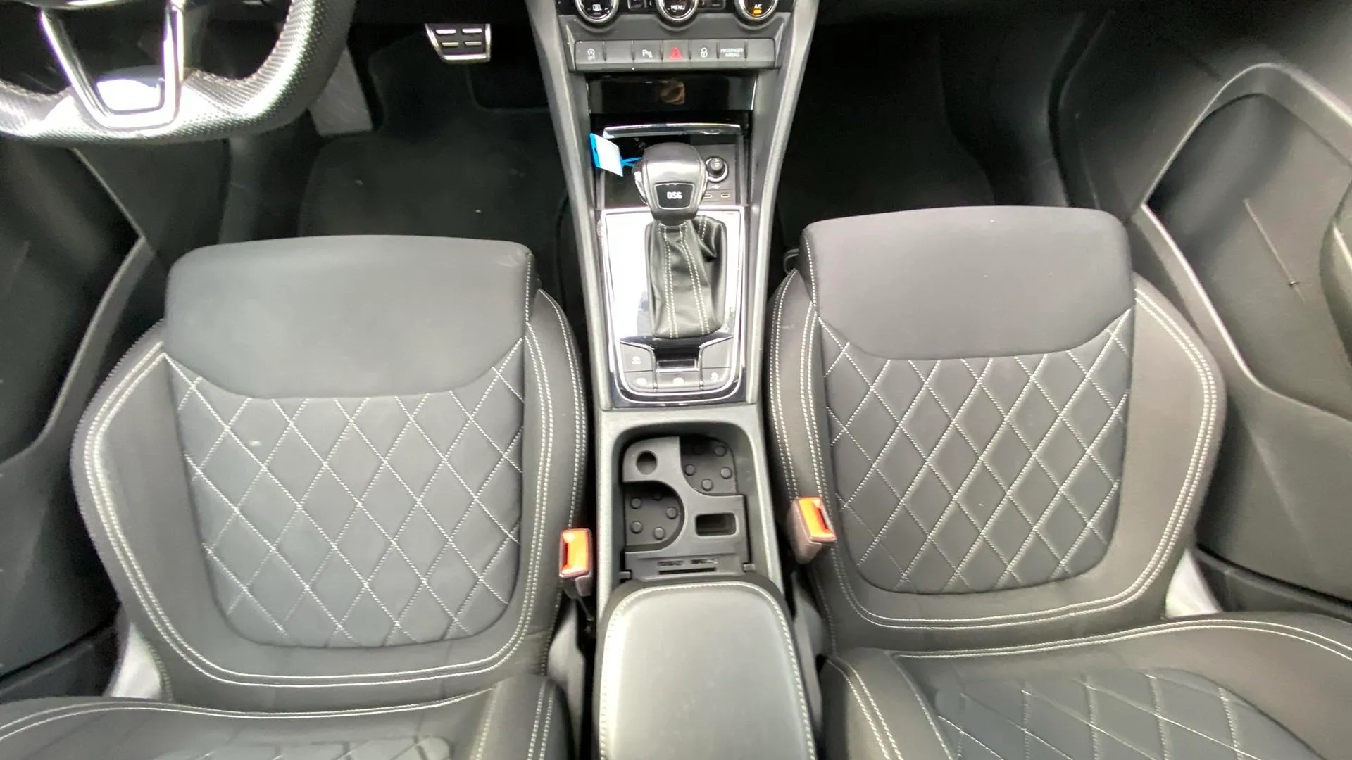 Škoda Karoq 1.5 TSI DSG ACT Sportline - foto 23