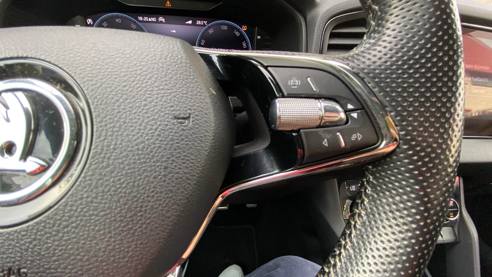 Škoda Karoq 1.5 TSI DSG ACT Sportline - foto 11