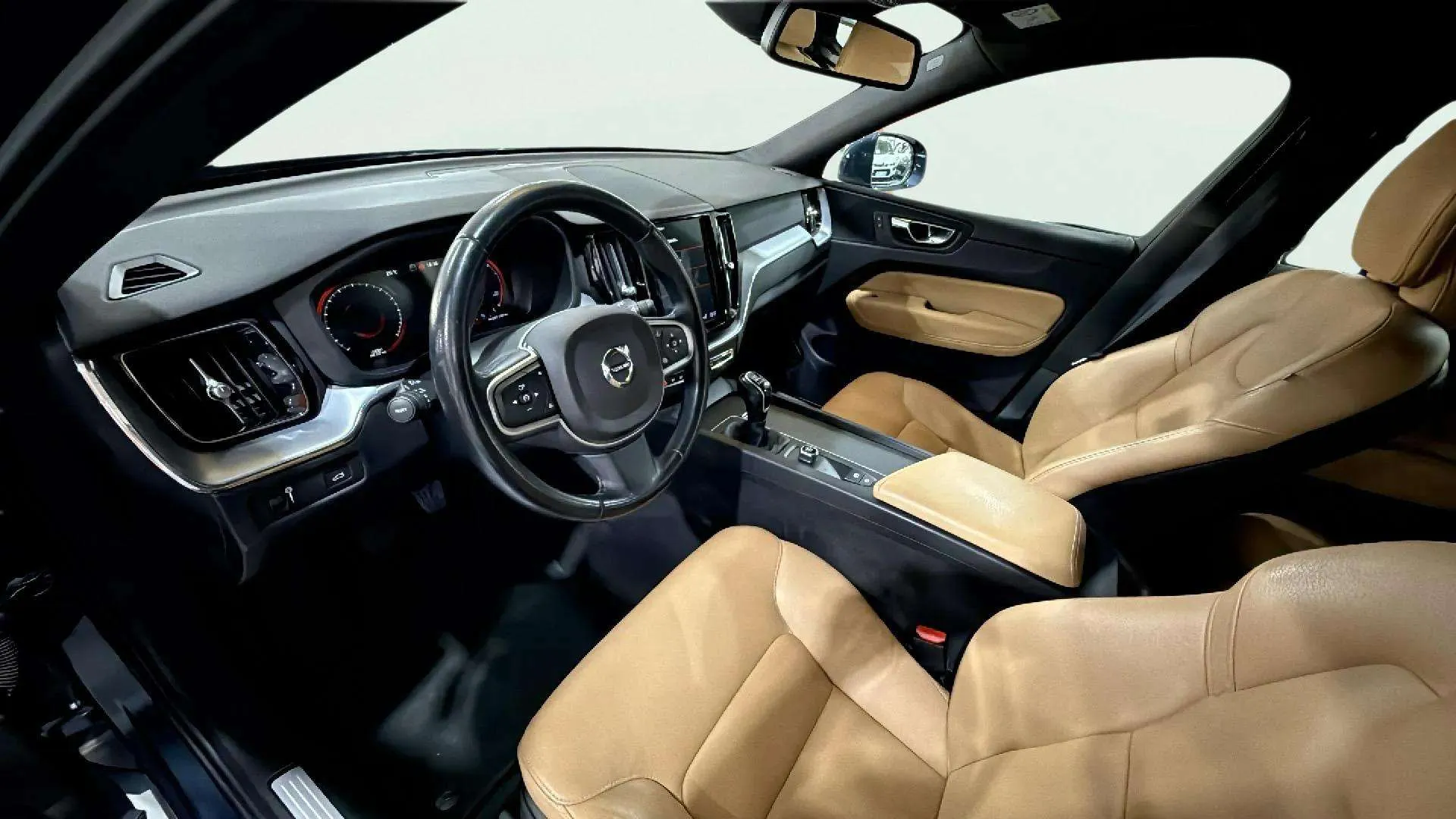 Volvo XC60 2.0 D3 Momentum - foto 8