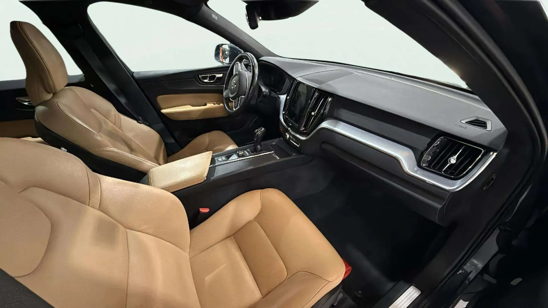 Volvo XC60 2.0 D3 Momentum - foto 13