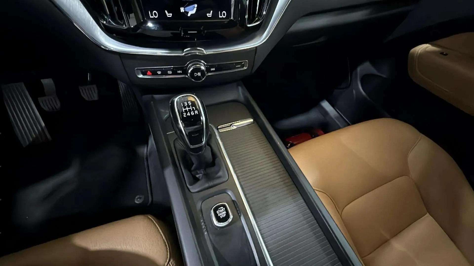 Volvo XC60 2.0 D3 Momentum - foto 15