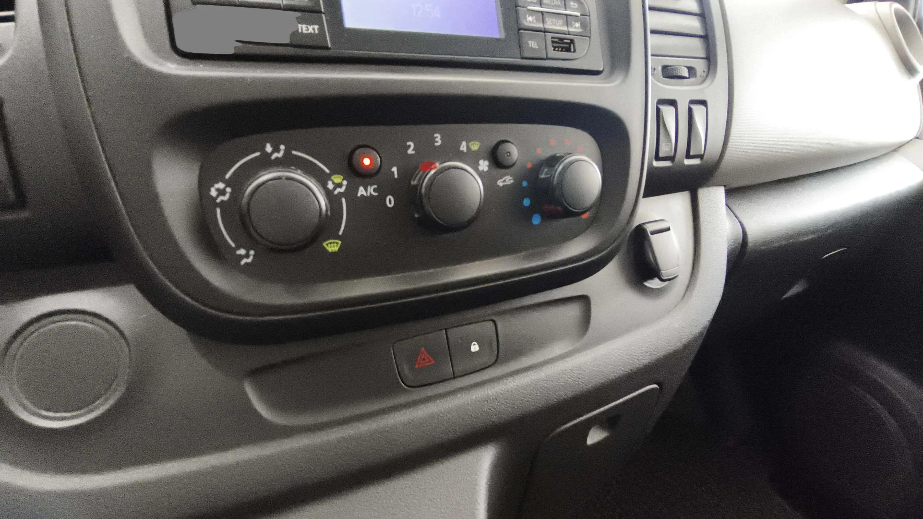 Renault Trafic - foto 16