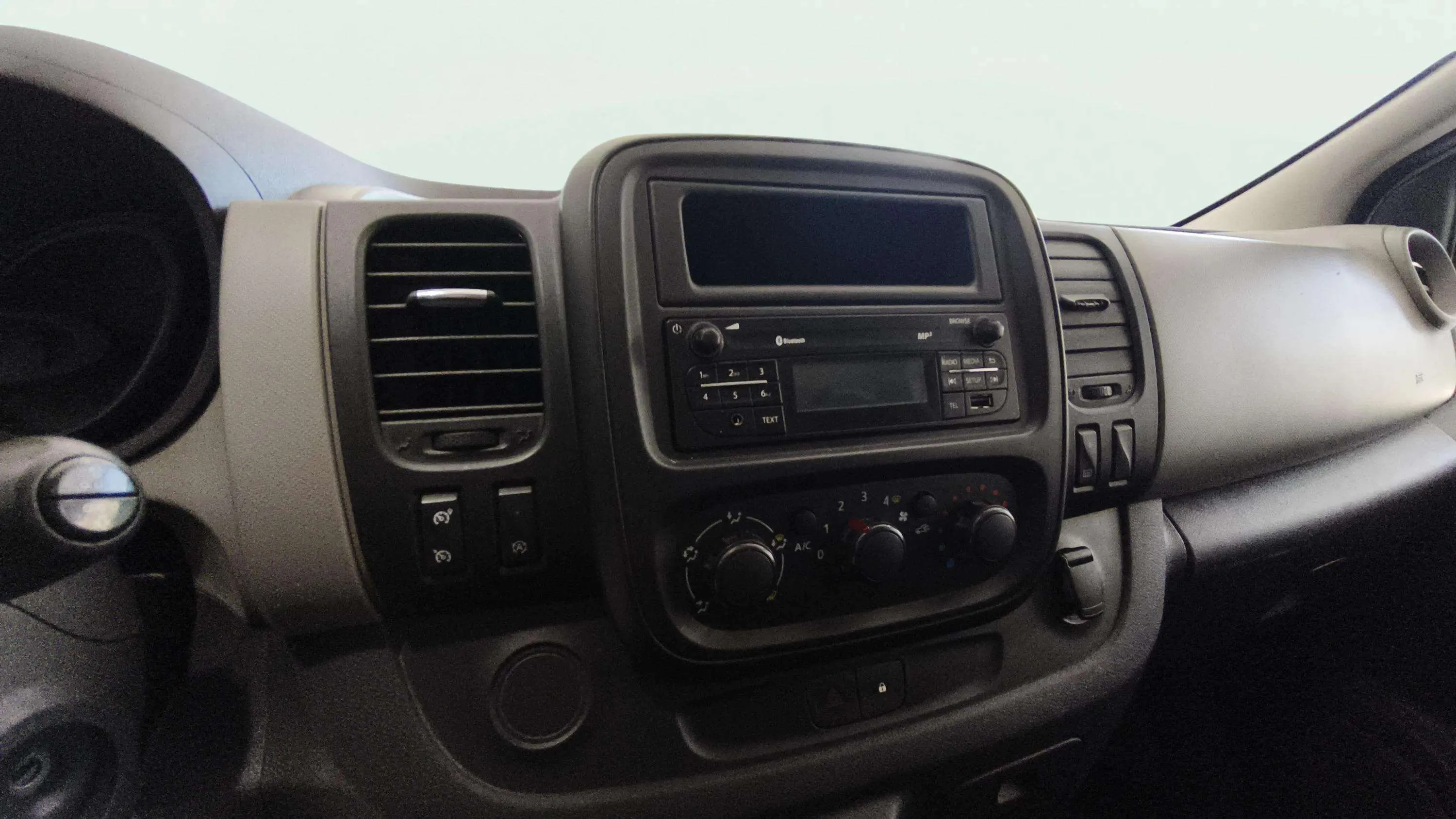 Renault Trafic - foto 12