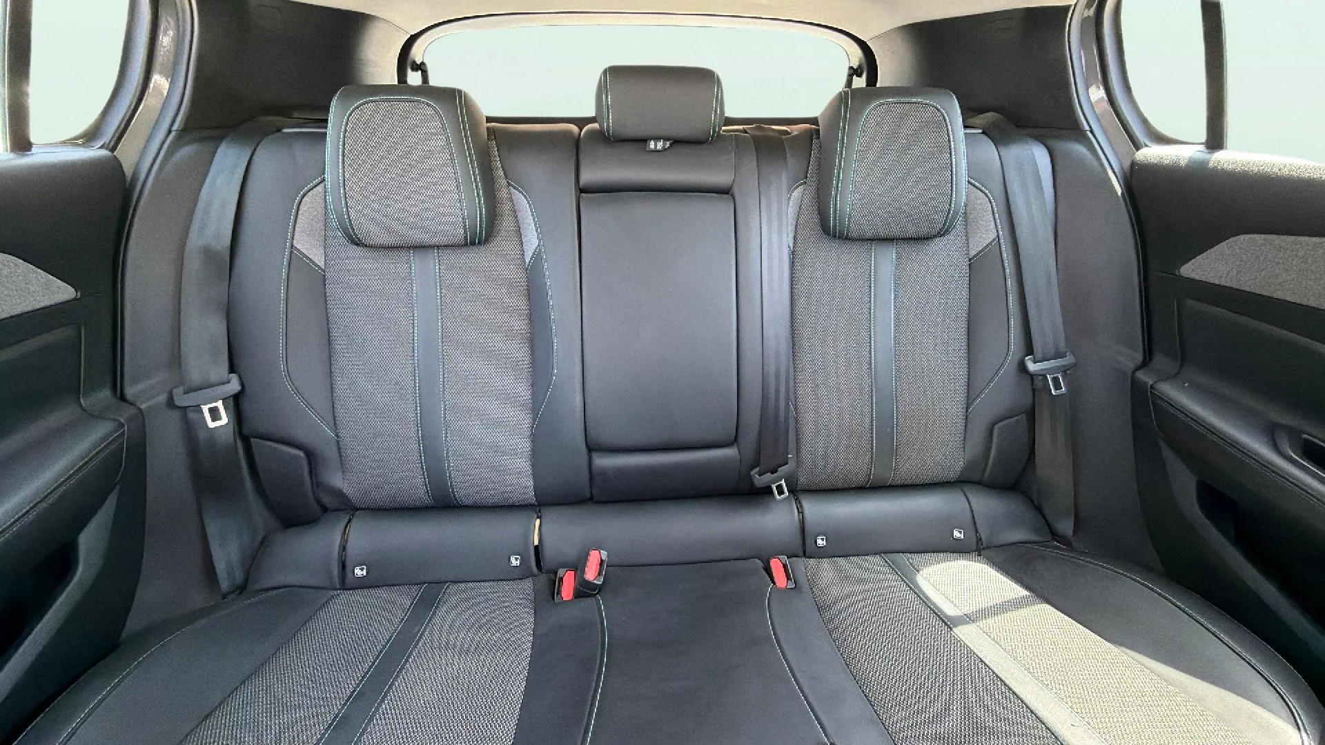 Peugeot 308 Active BlueHDi 130 EAT8 - foto 14