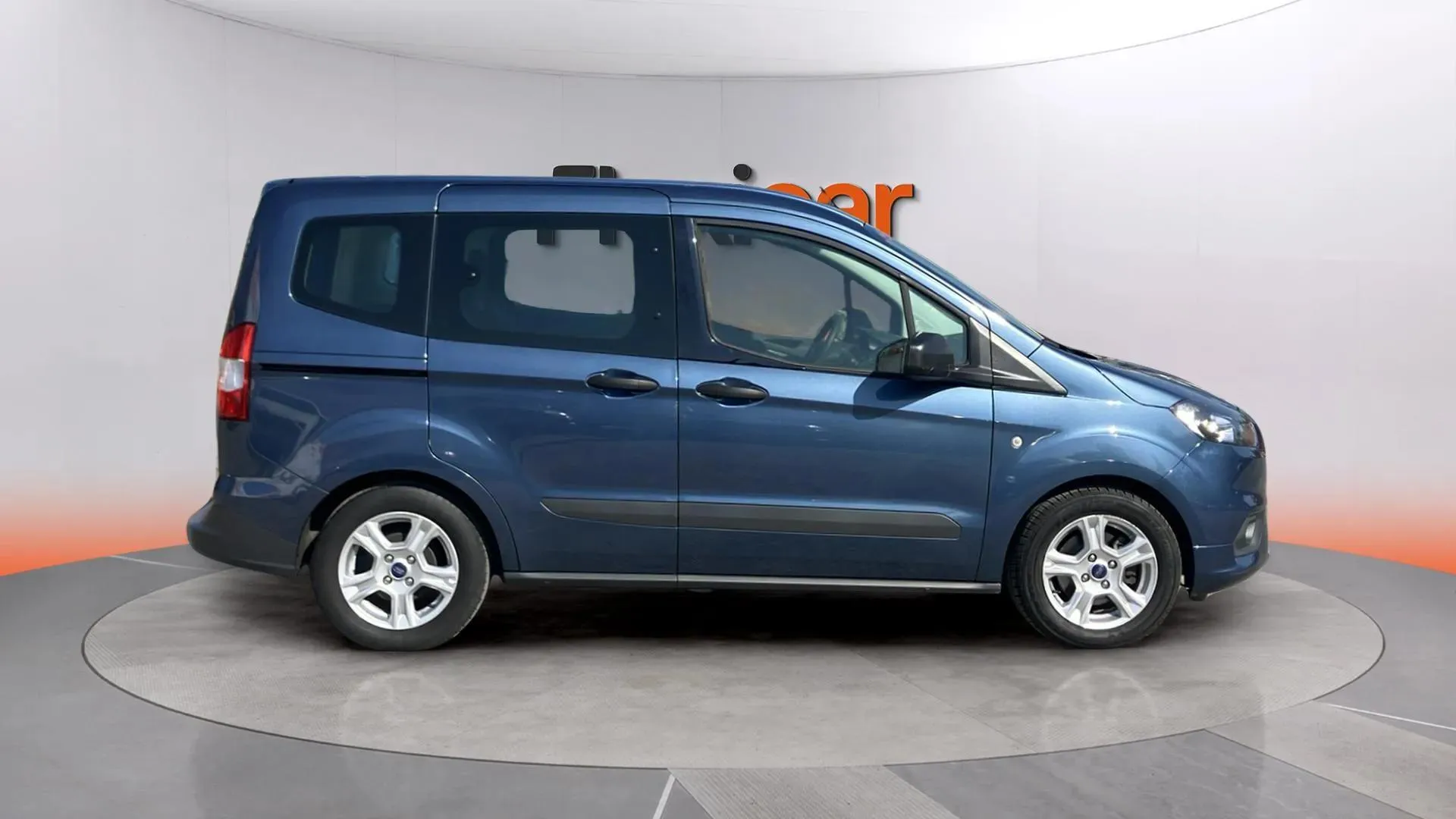 Ford Tourneo Courier 1.0 EcoBoost Trend - foto 10