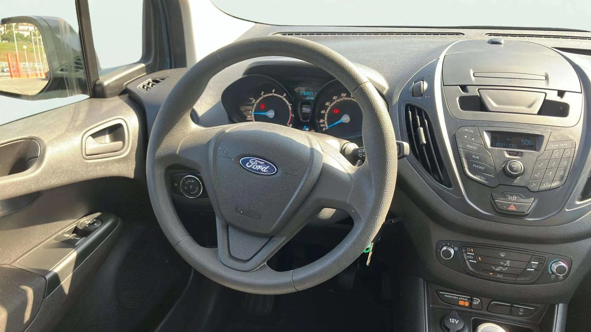 Ford Tourneo Courier 1.0 EcoBoost Trend - foto 13