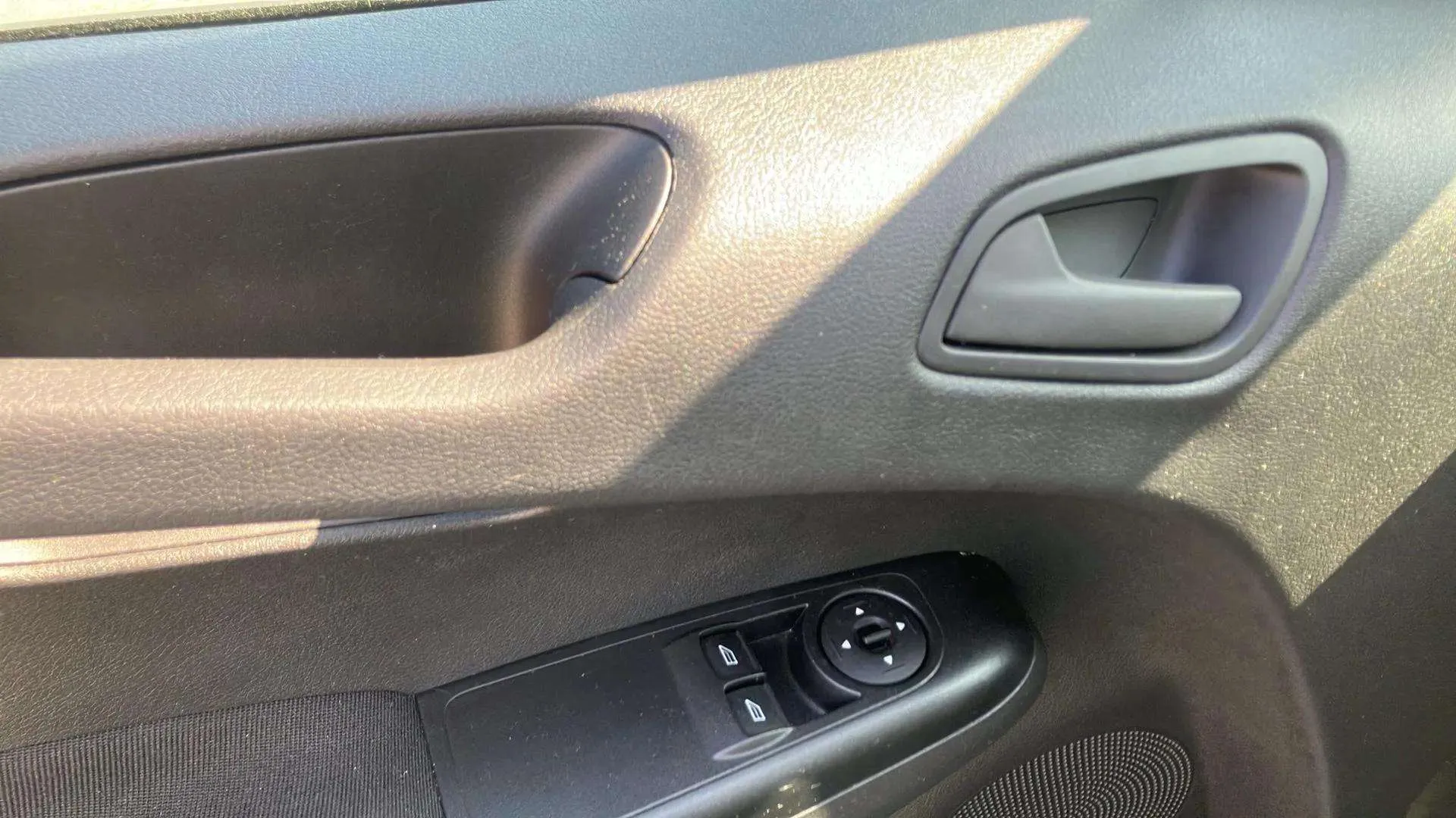 Ford Tourneo Courier 1.0 EcoBoost Trend - foto 18