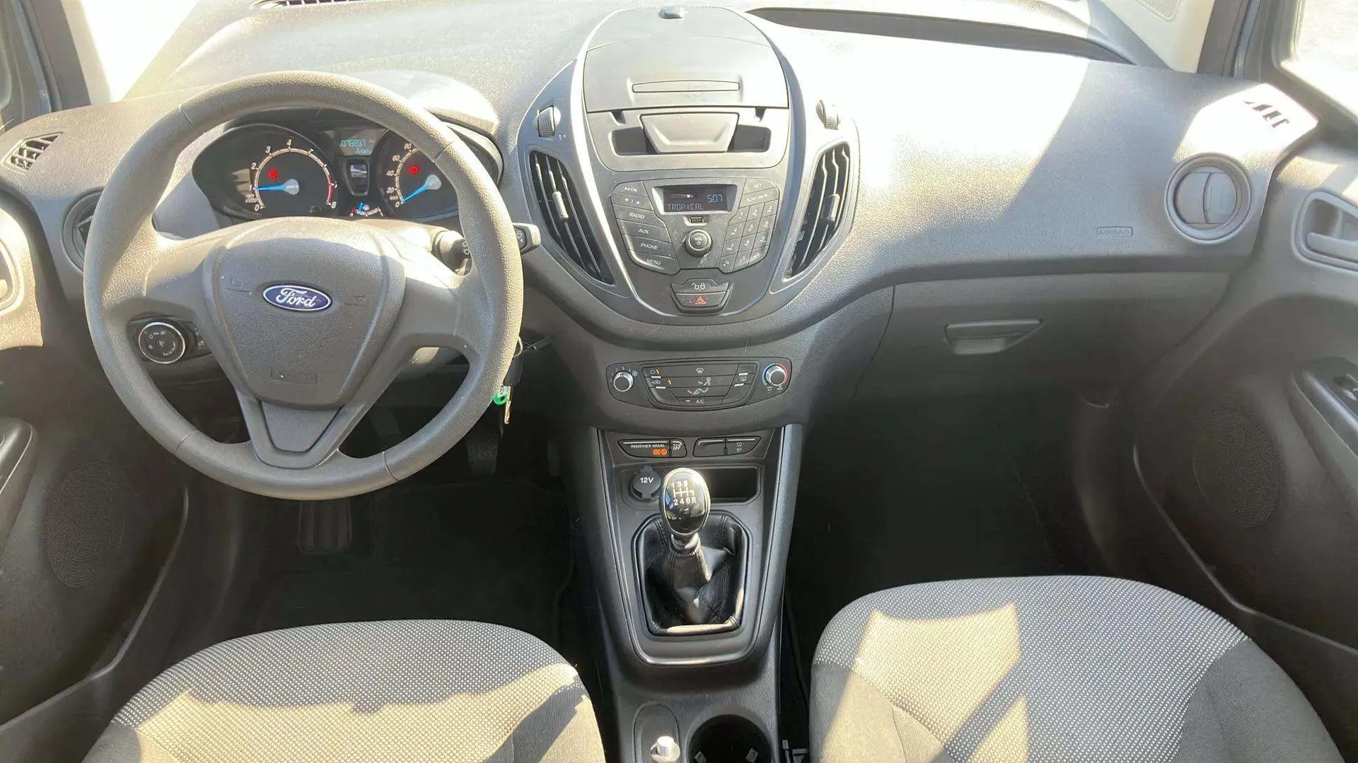 Ford Tourneo Courier 1.0 EcoBoost Trend - foto 11