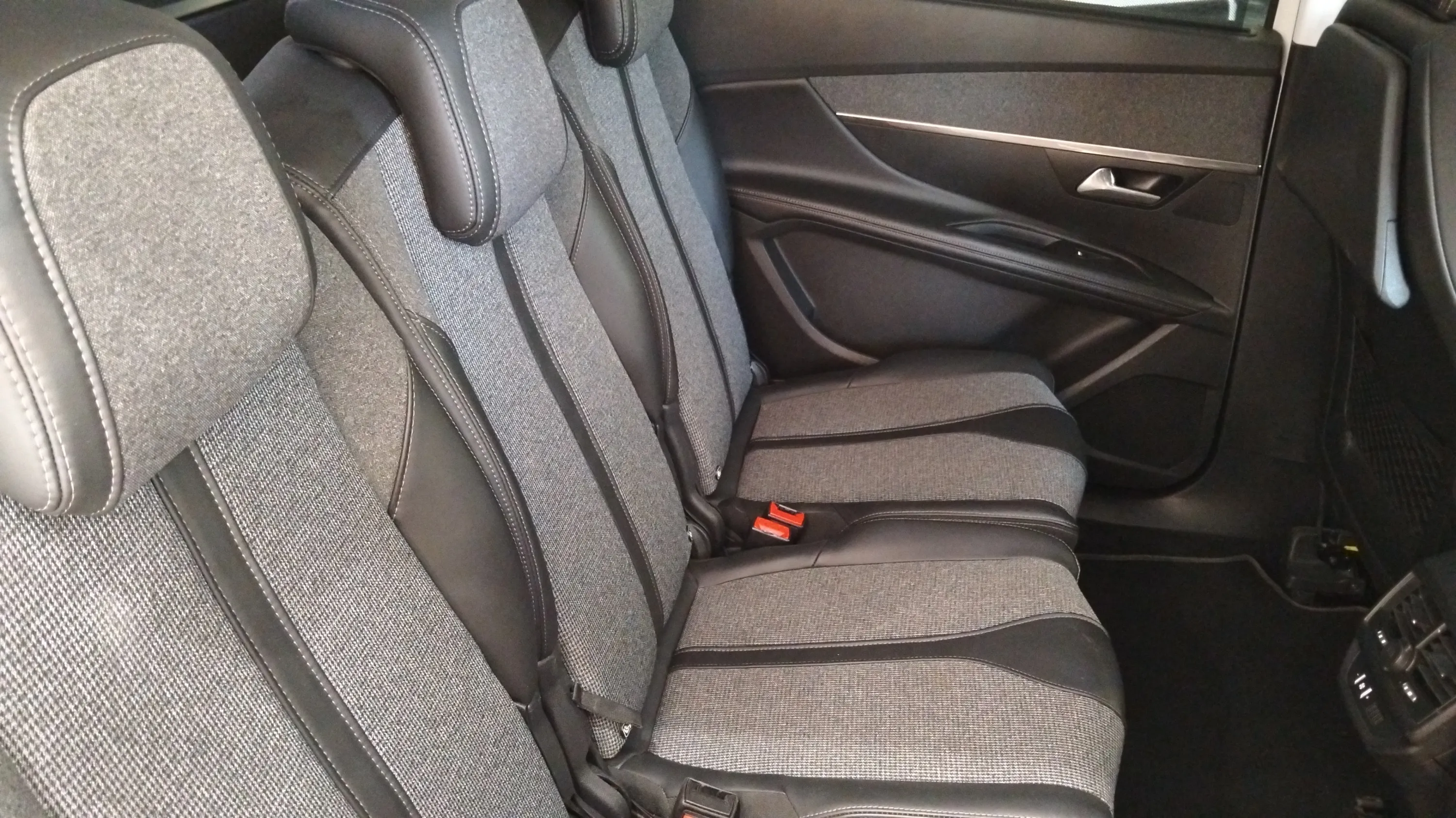 Peugeot 5008 Allure 1.2 PureTech - foto 9
