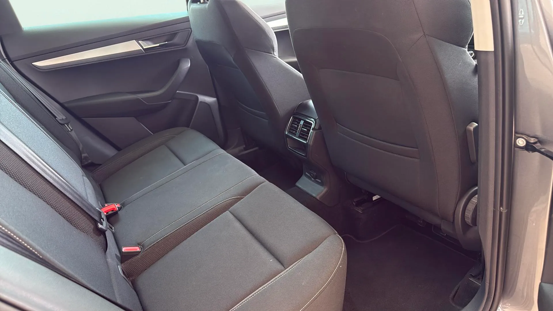 Škoda Karoq 2.0 TDI DSG 4x4 Selection - foto 20