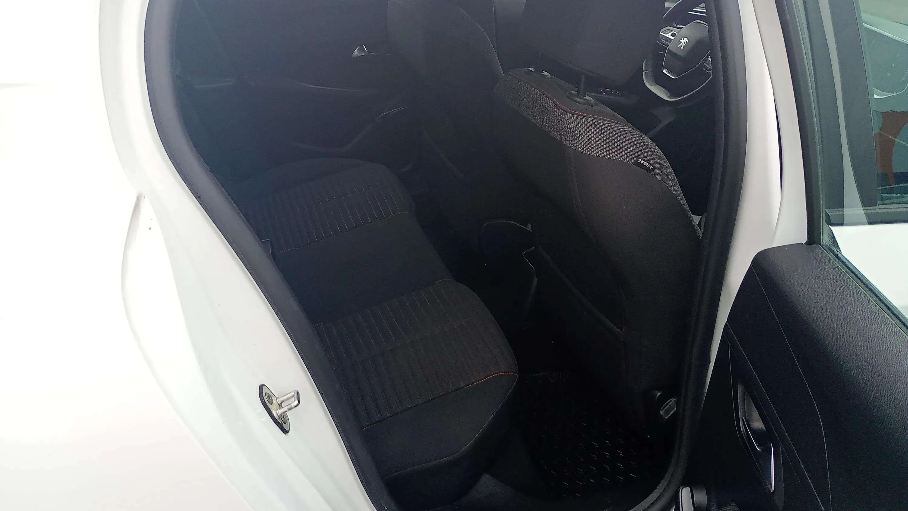 Peugeot 208 BlueHDi Active Pack - foto 15