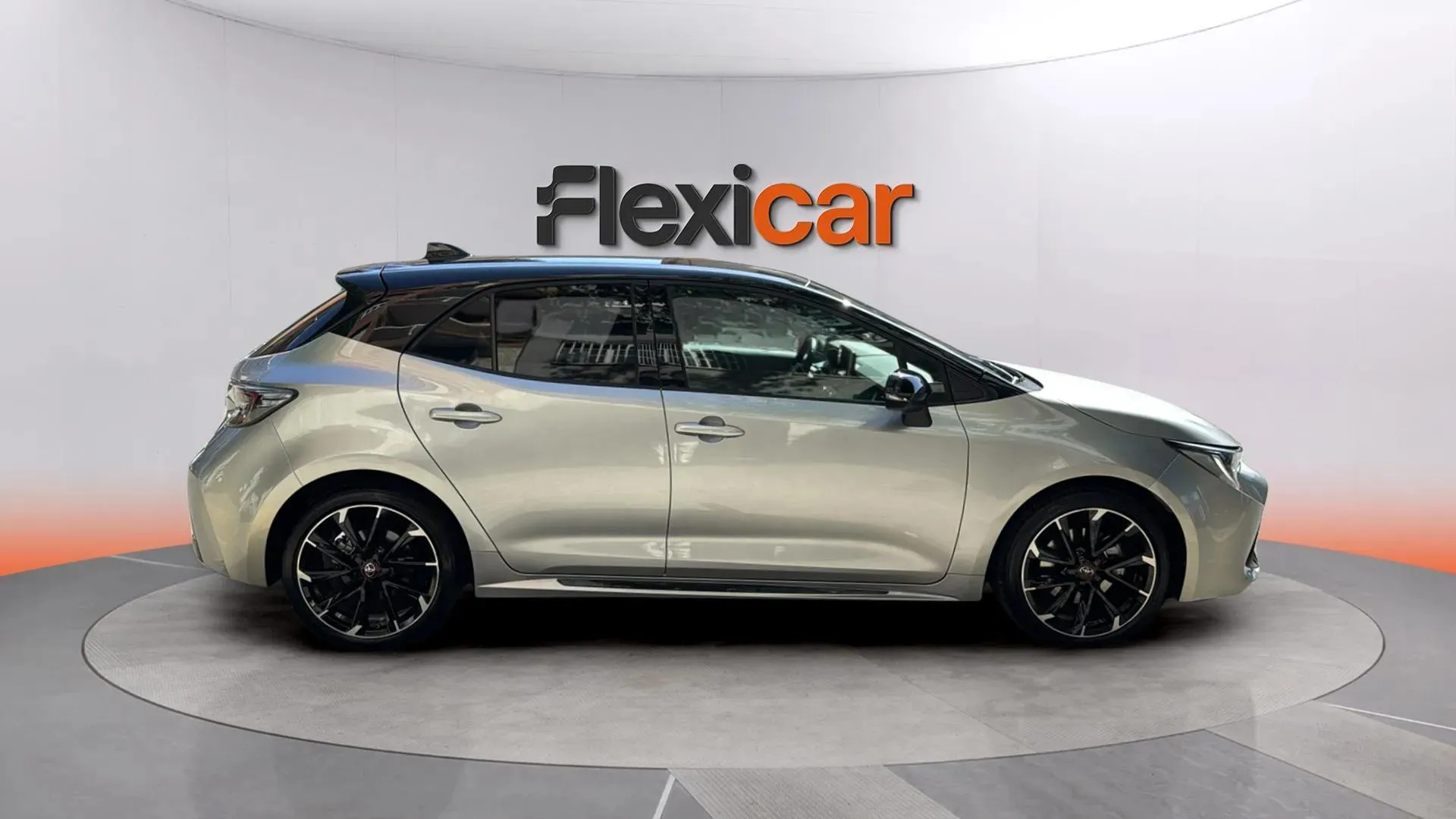 Toyota Corolla 2.0 180H GR-Sport E-CVT Touring Sport - foto 2