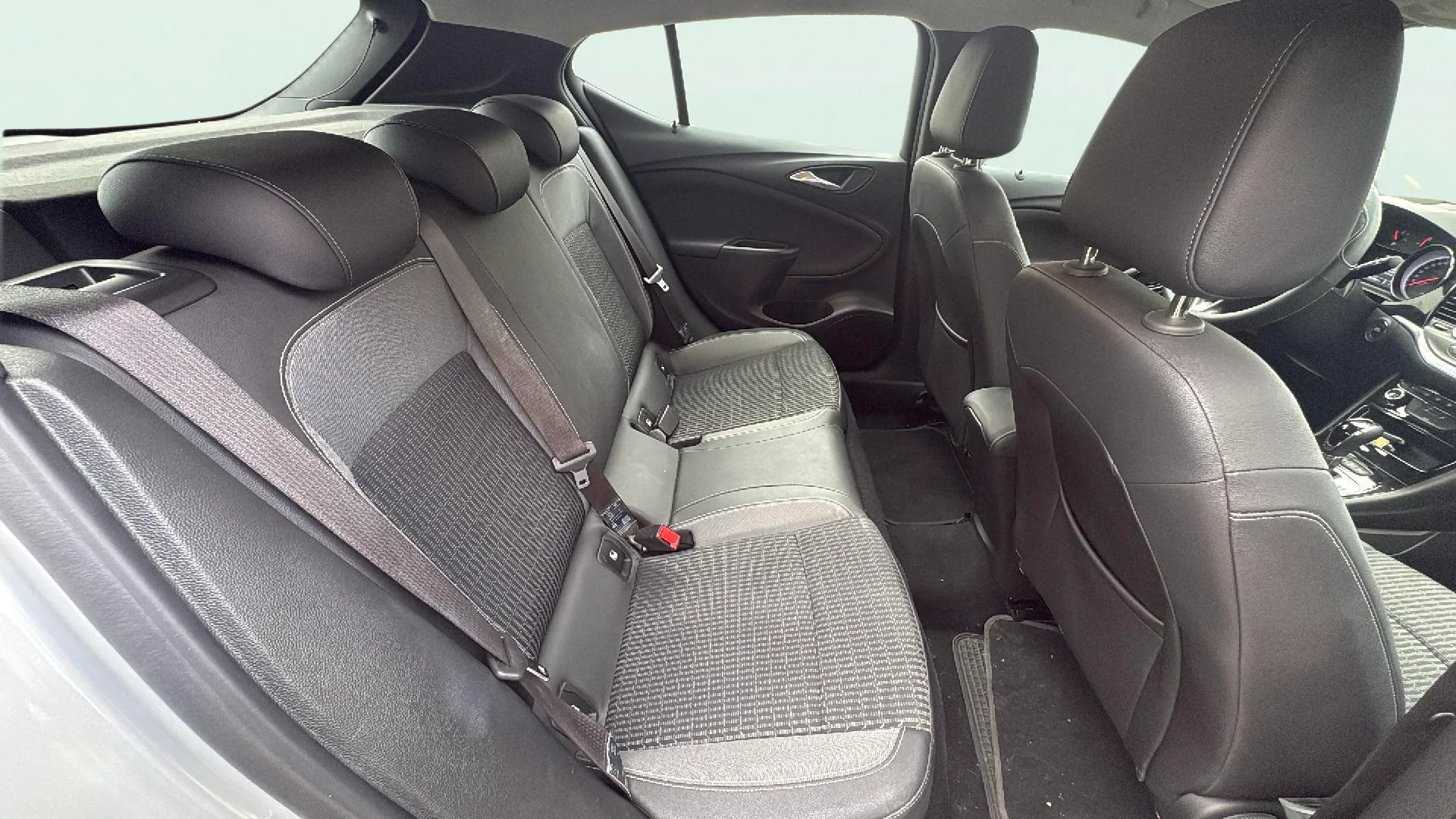 Opel Astra 1.4T SHT Elegance CVT - foto 10