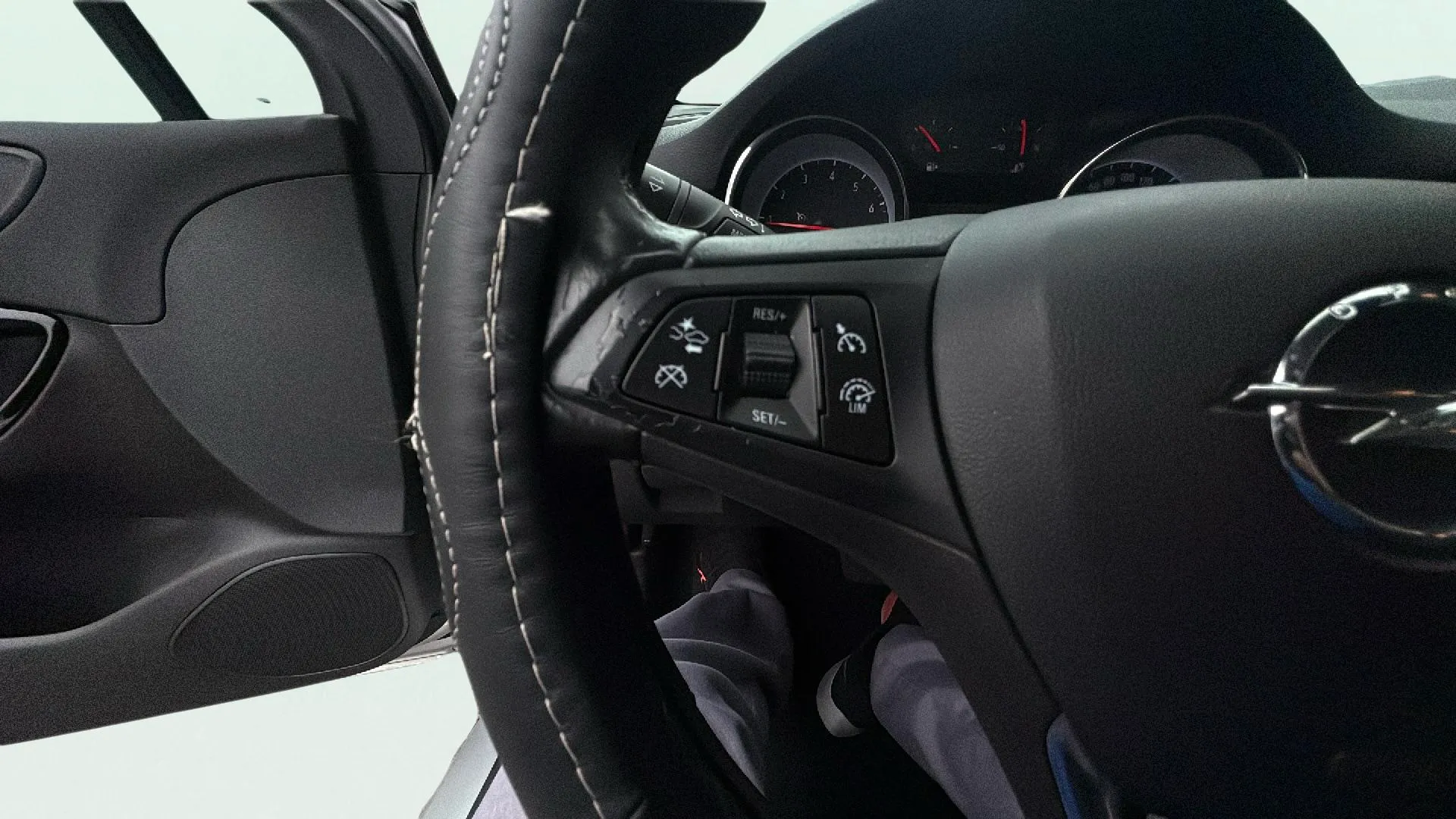 Opel Astra 1.4T SHT Elegance CVT - foto 14