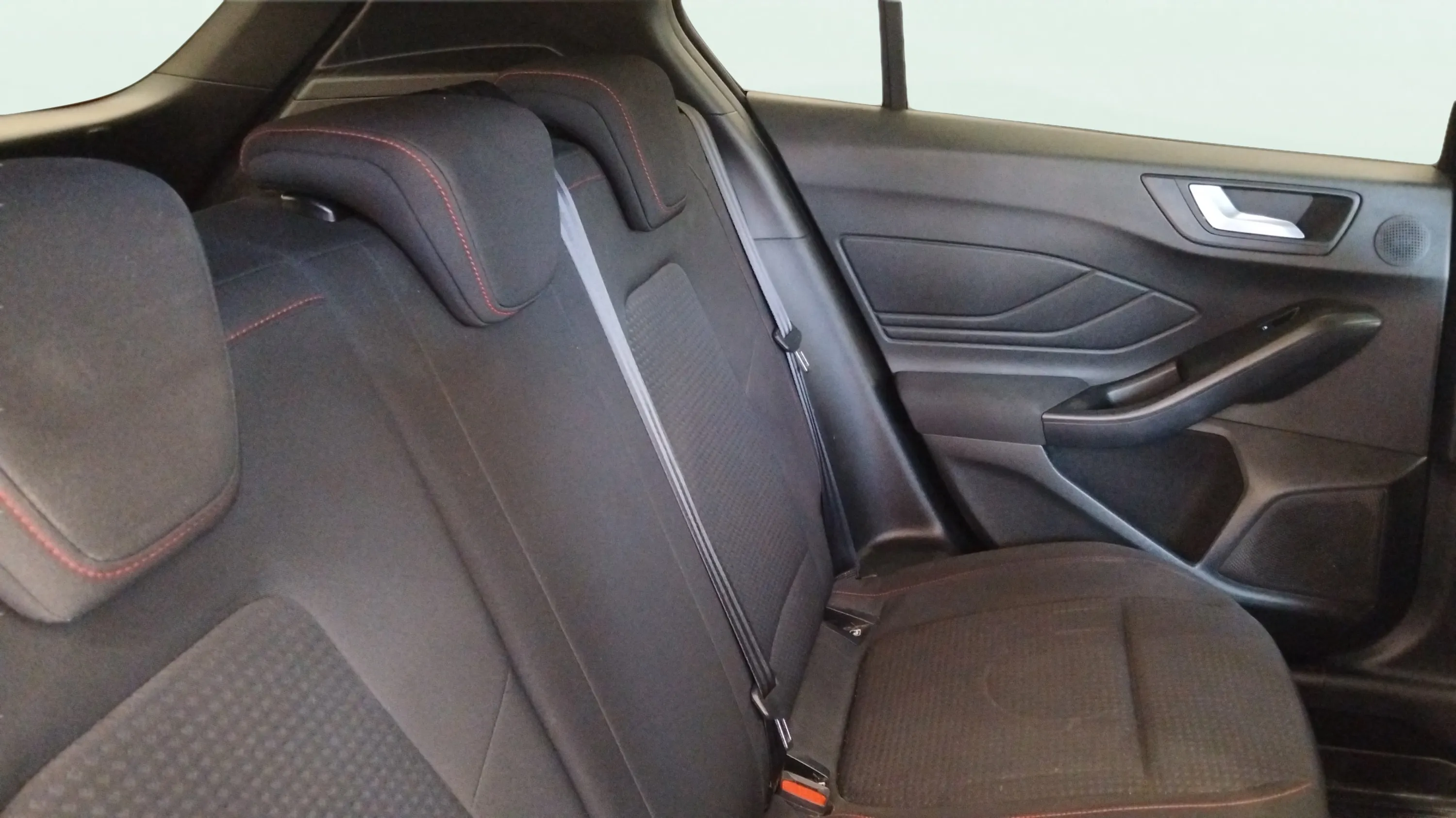Ford Focus 1.5 EcoBoost ST-Line - foto 9