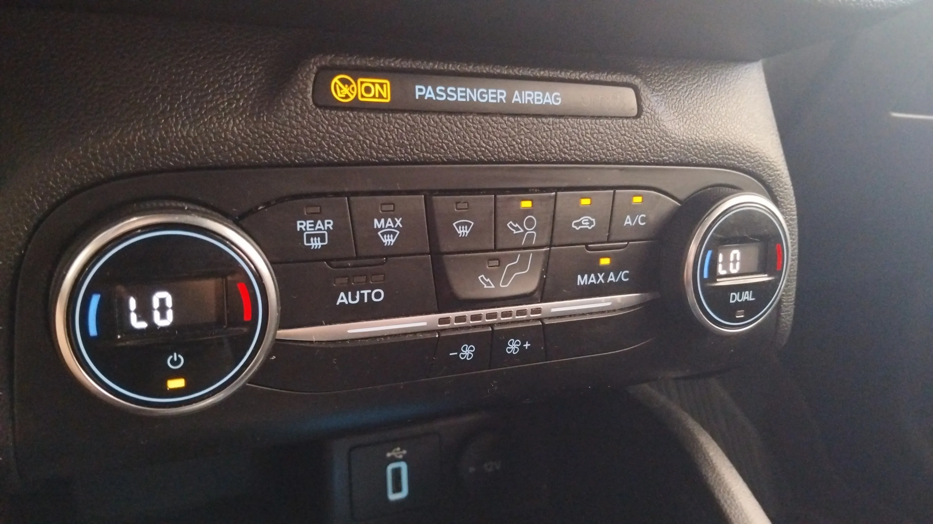 Ford Focus 1.5 EcoBoost ST-Line - foto 22