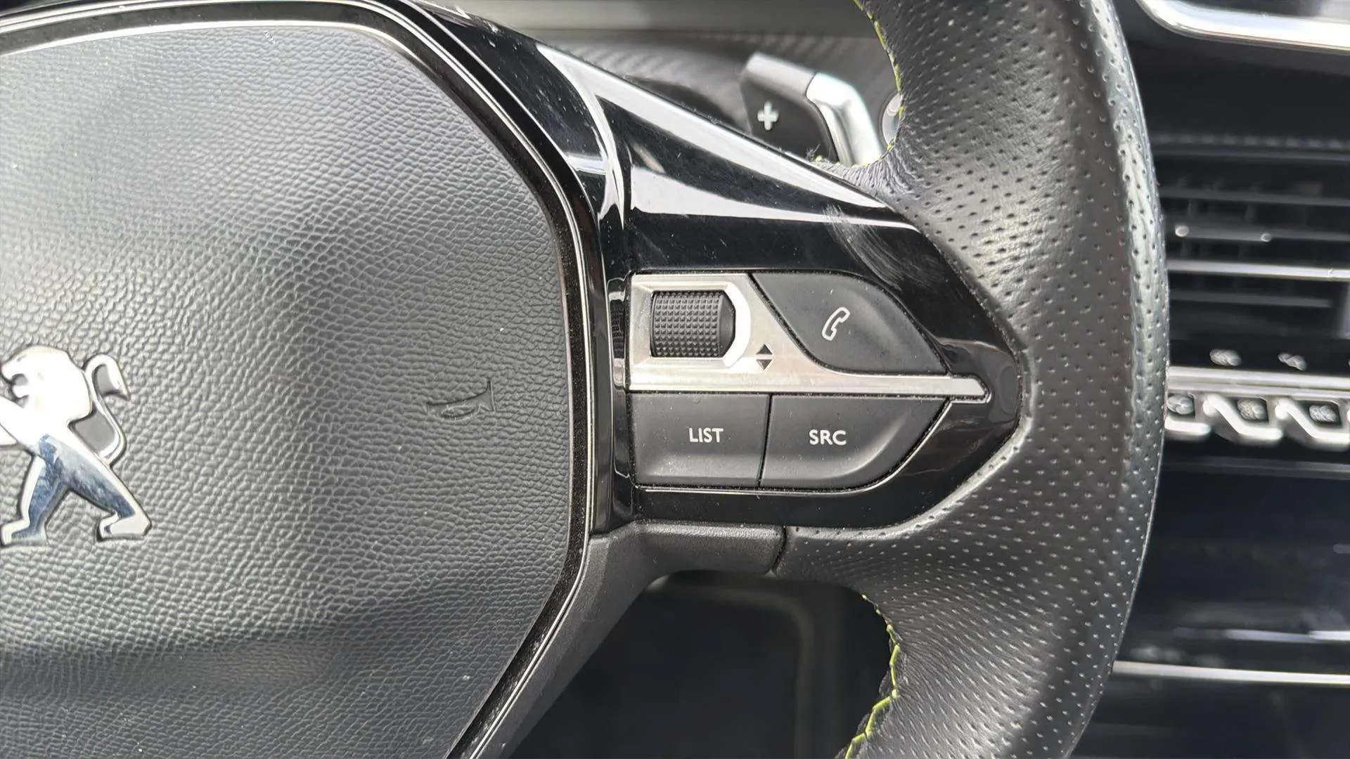 Peugeot 2008 GT Line PureTech 130 EAT8 - foto 12