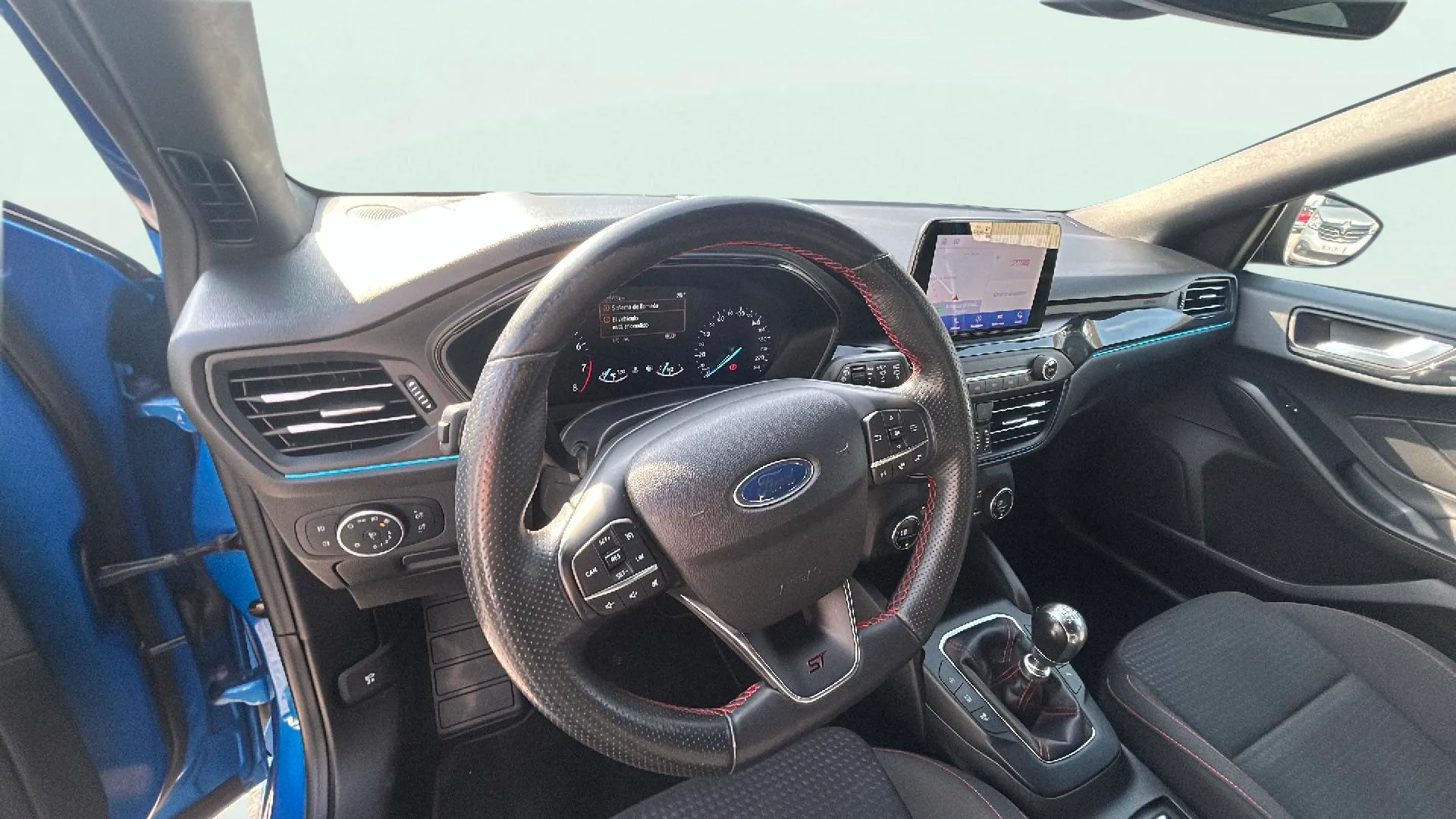 Ford Focus 1.0 EcoBoost ST-Line - foto 11