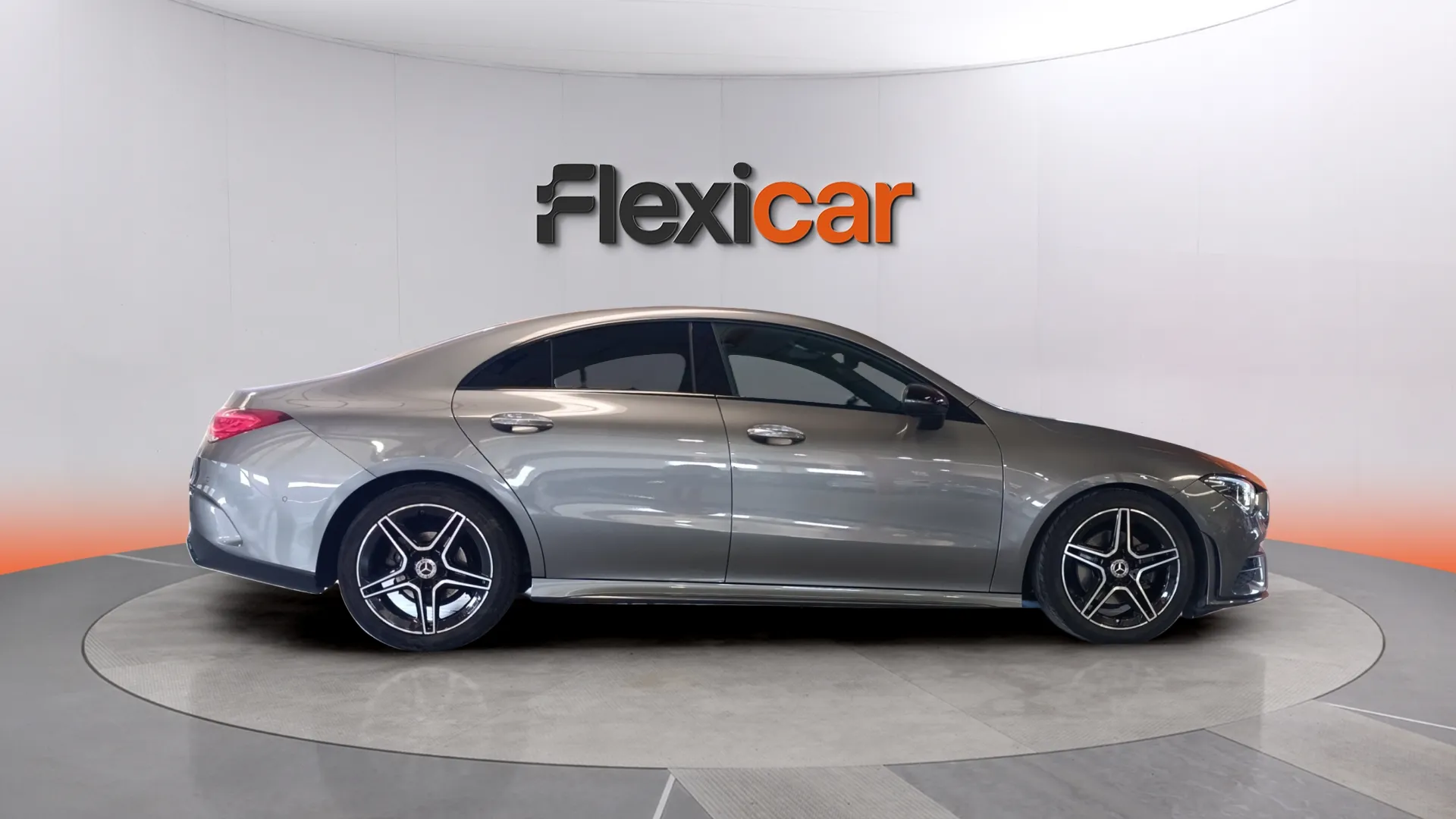 Mercedes-Benz CLA 180 - foto 2