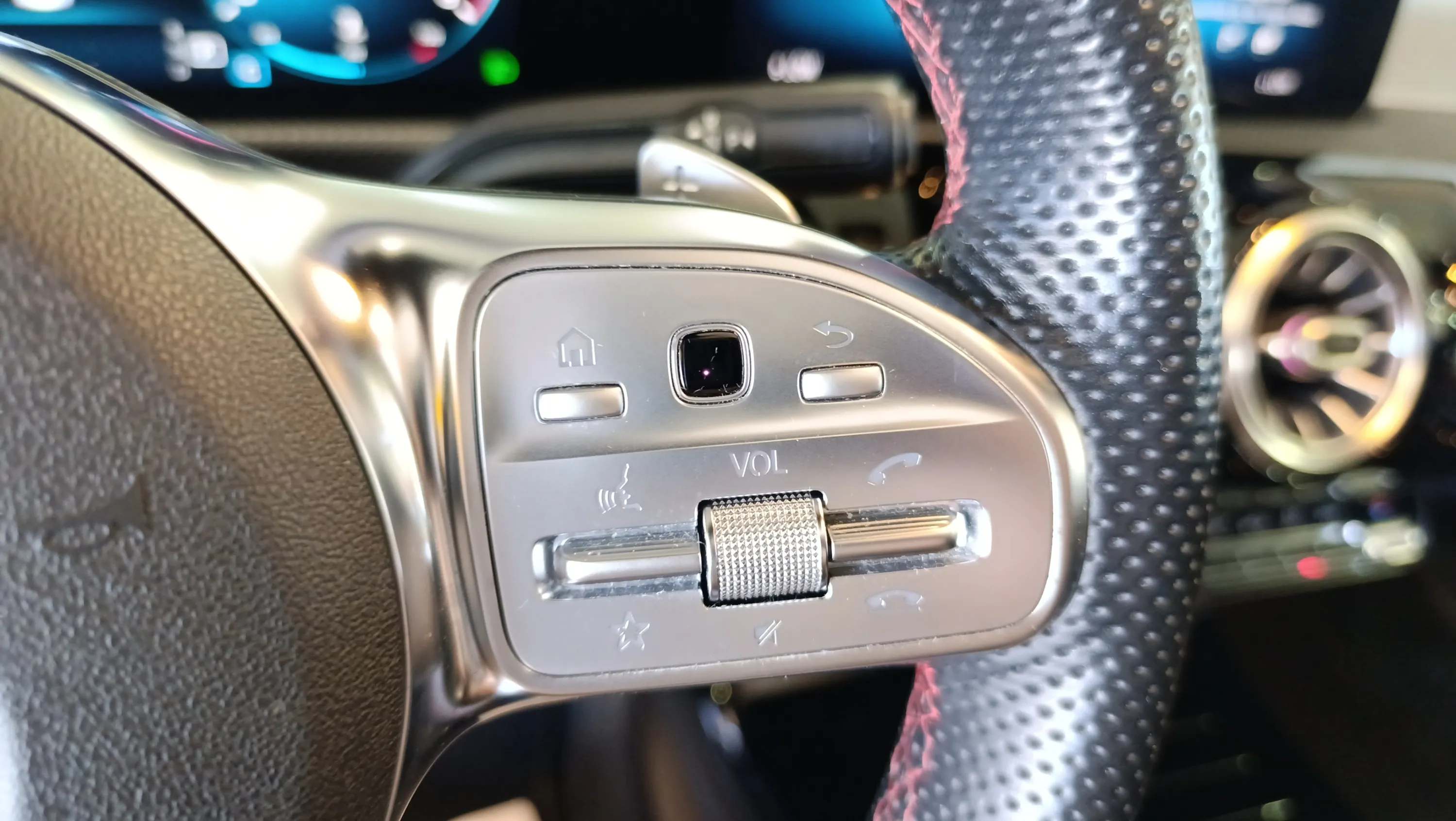 Mercedes-Benz CLA 180 - foto 13