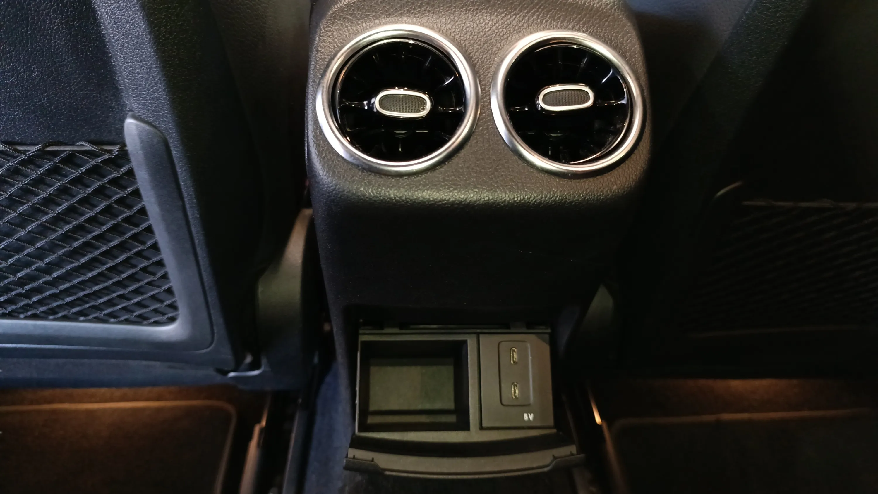 Mercedes-Benz CLA 180 - foto 34