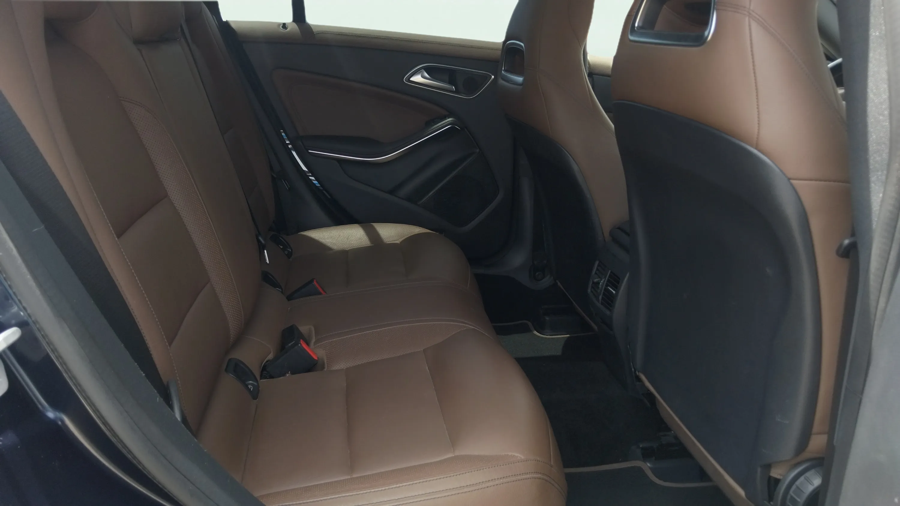 Mercedes-Benz CLA 200 d Shooting Brake - foto 11