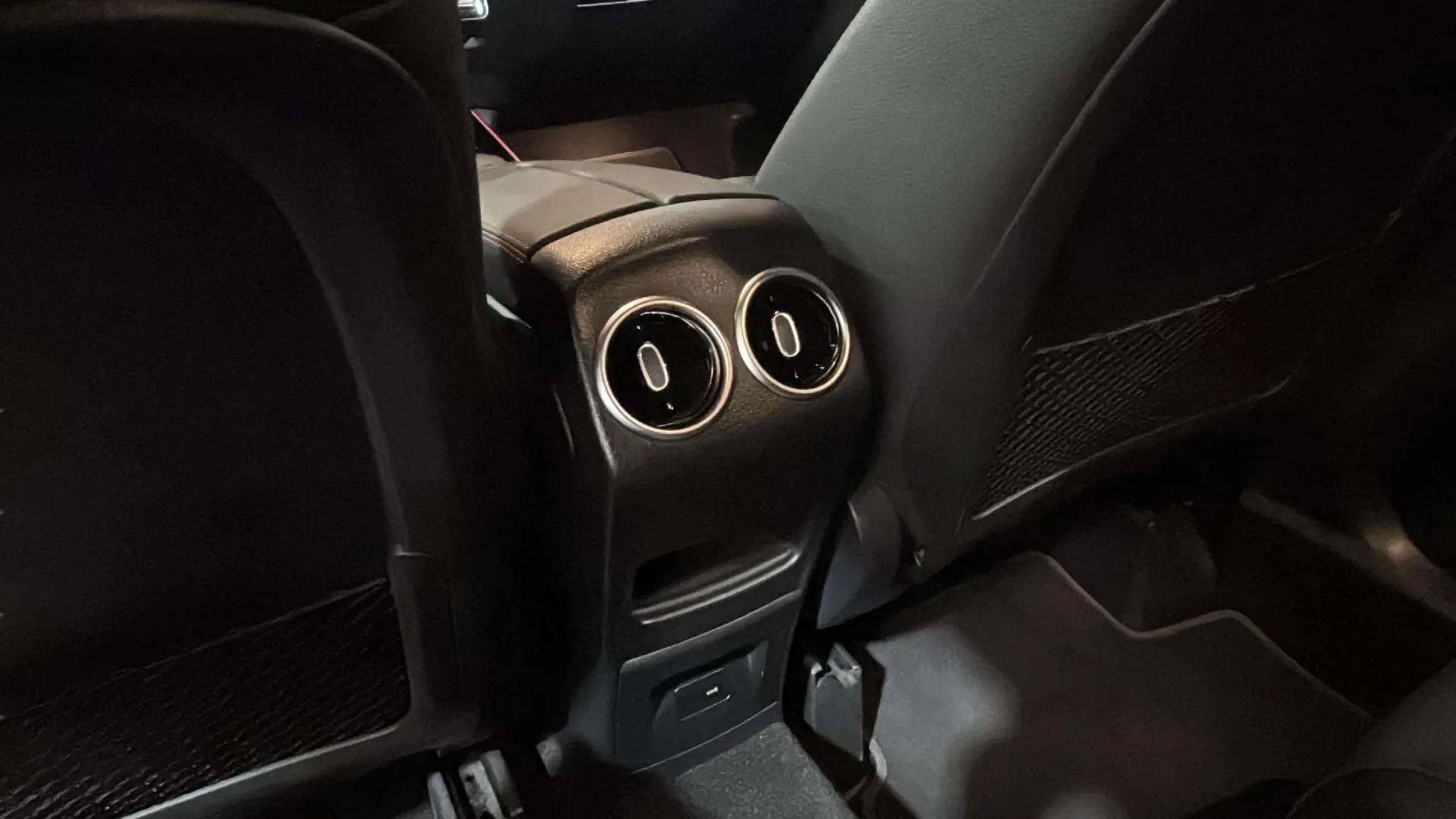Mercedes-Benz GLA 200 - foto 24