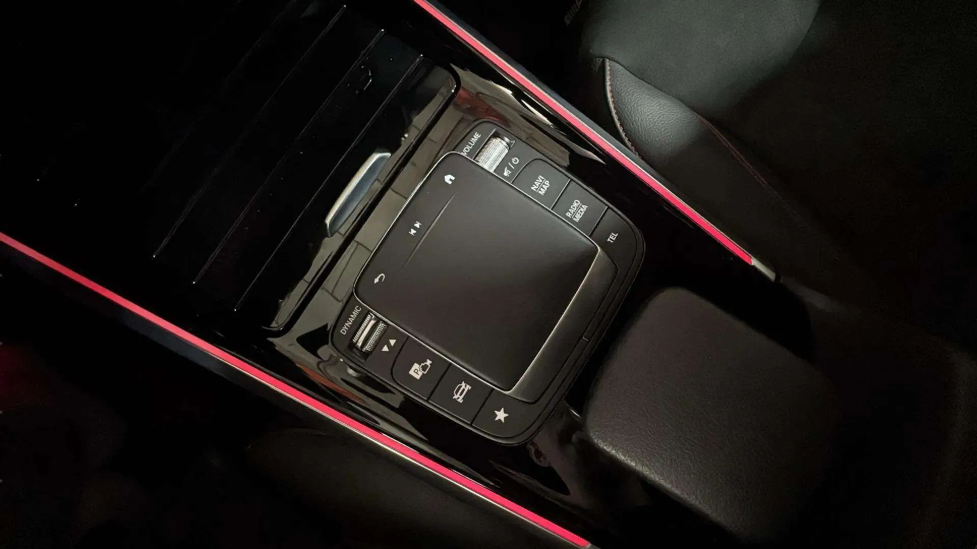 Mercedes-Benz GLA 200 - foto 19