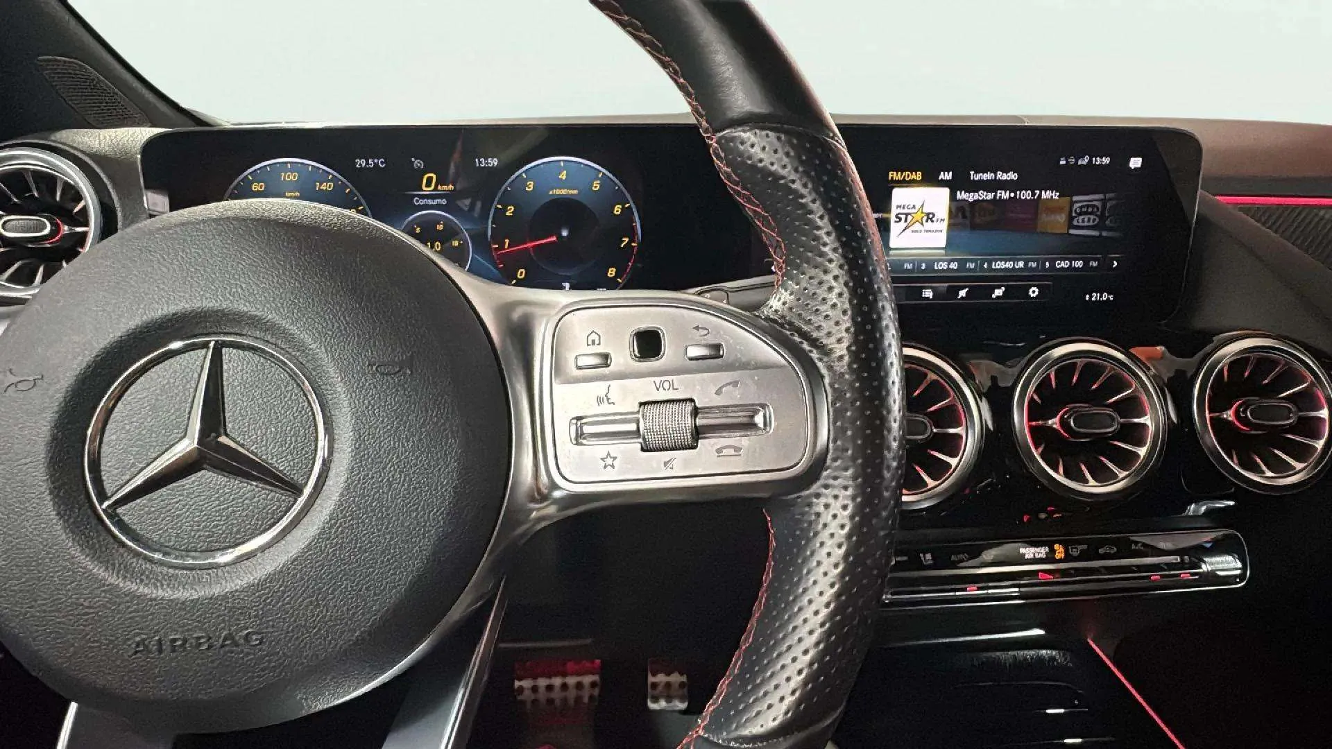 Mercedes-Benz GLA 200 - foto 17