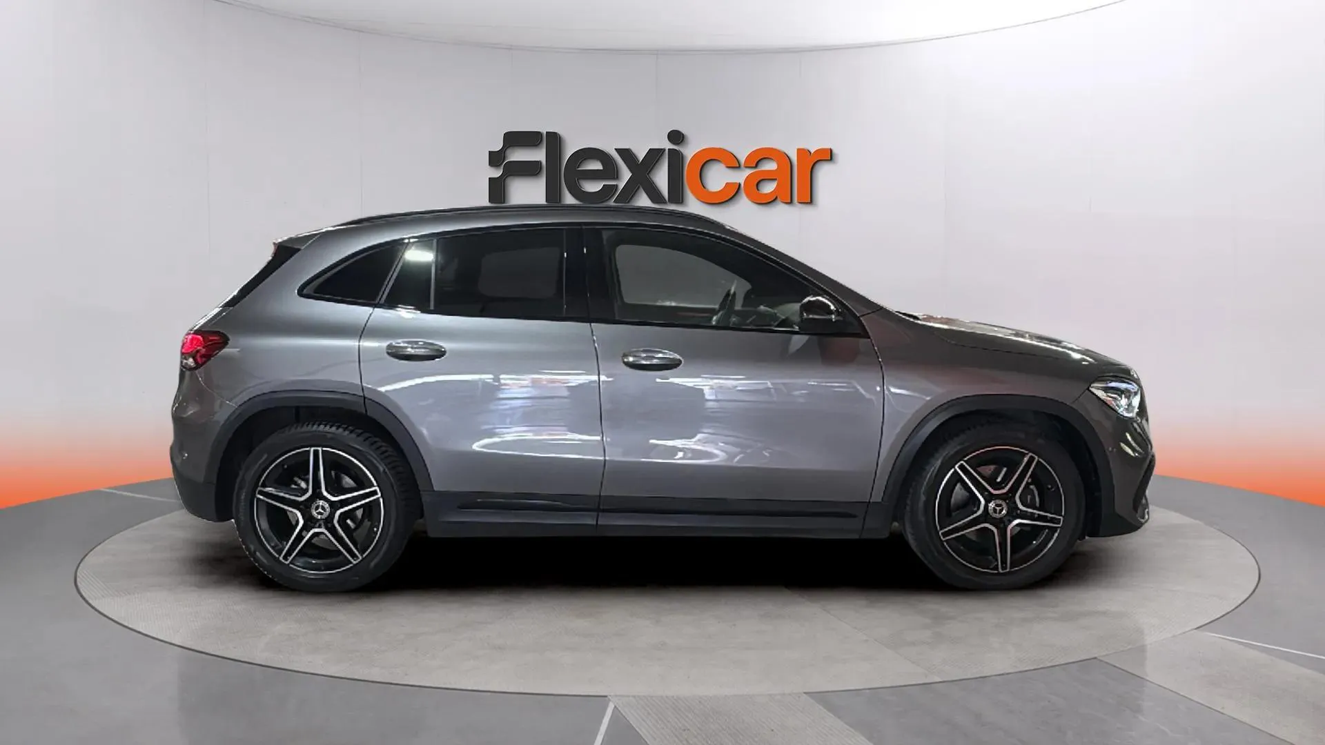 Mercedes-Benz GLA 200 - foto 8