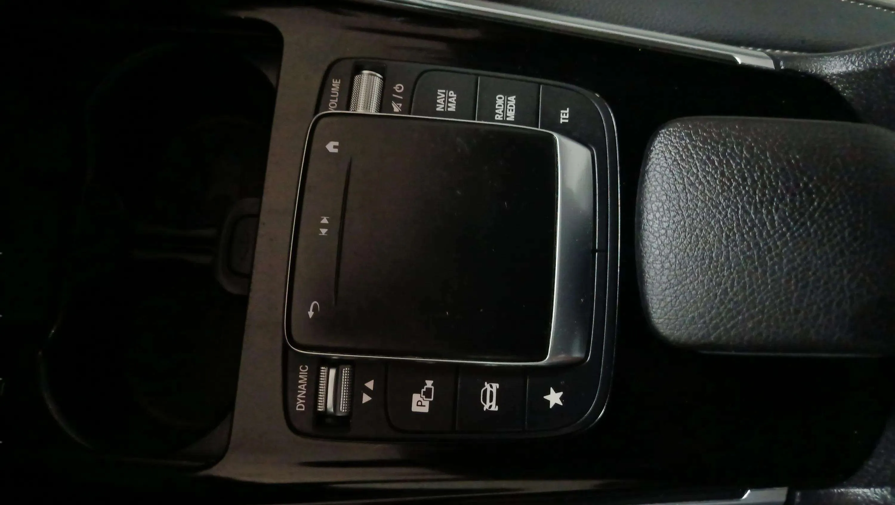 Mercedes-Benz GLA 200 D - foto 23