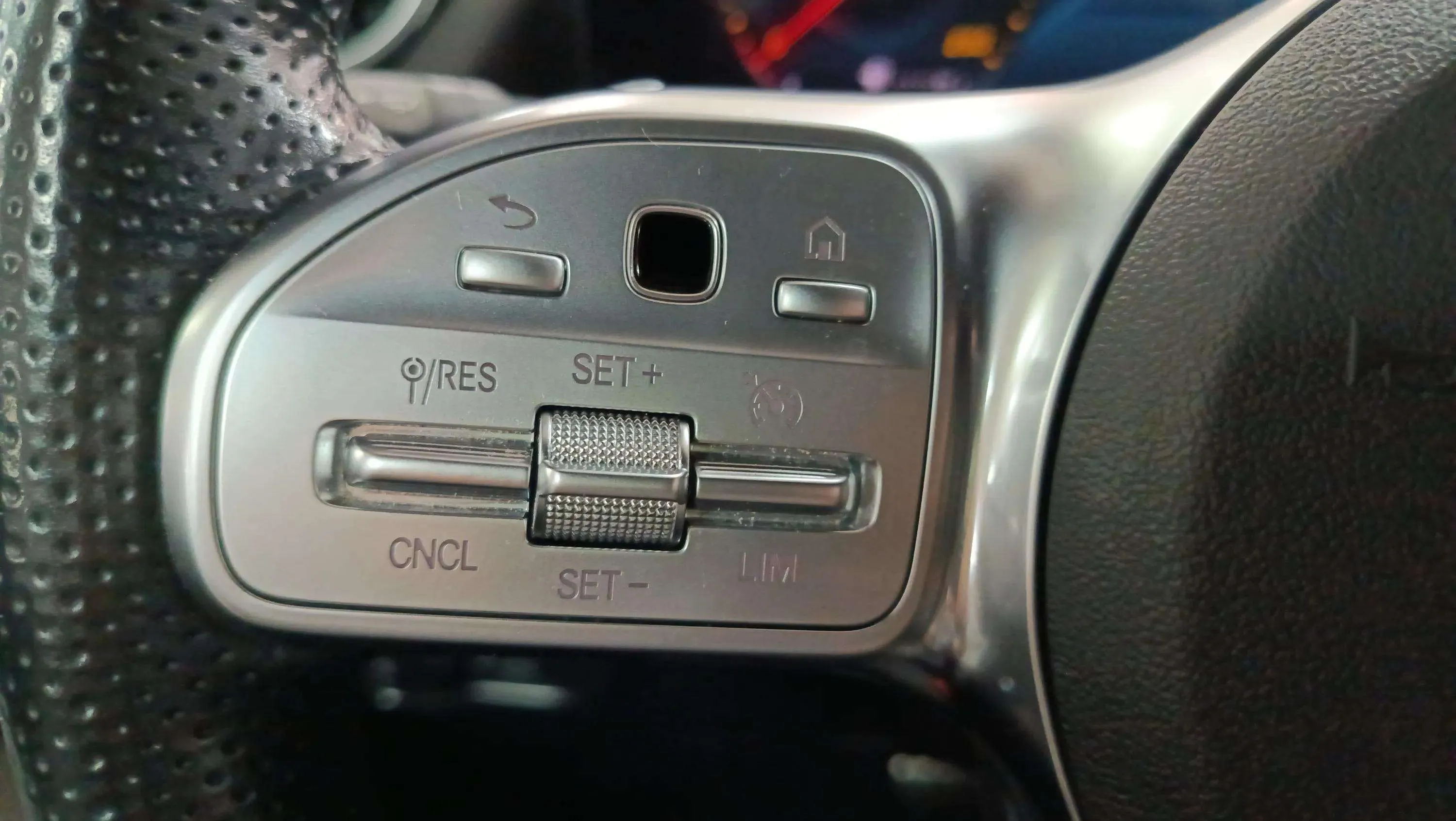 Mercedes-Benz GLA 200 D - foto 15