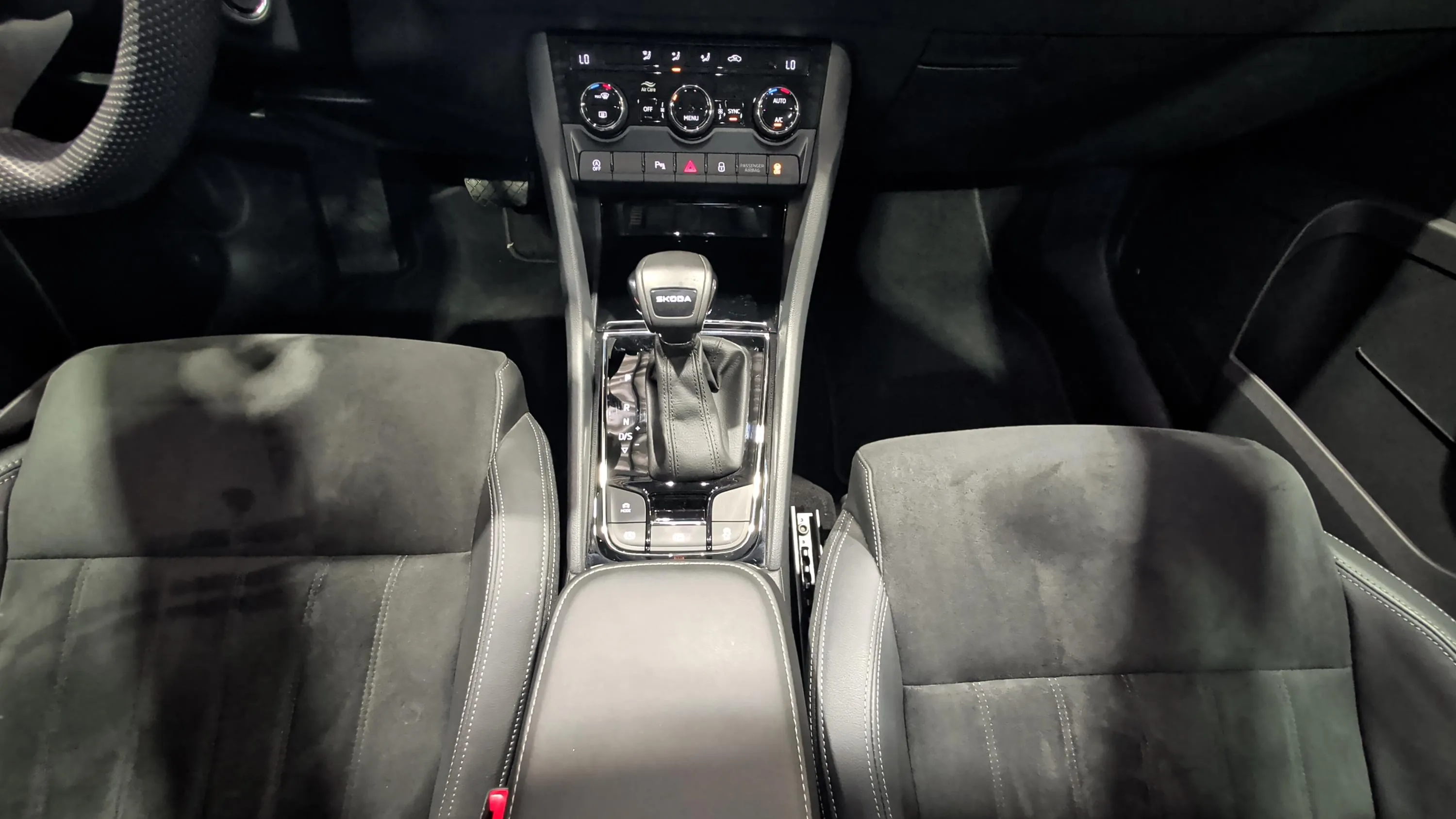 Škoda Karoq 1.5 TSI DSG ACT Sportline - foto 12