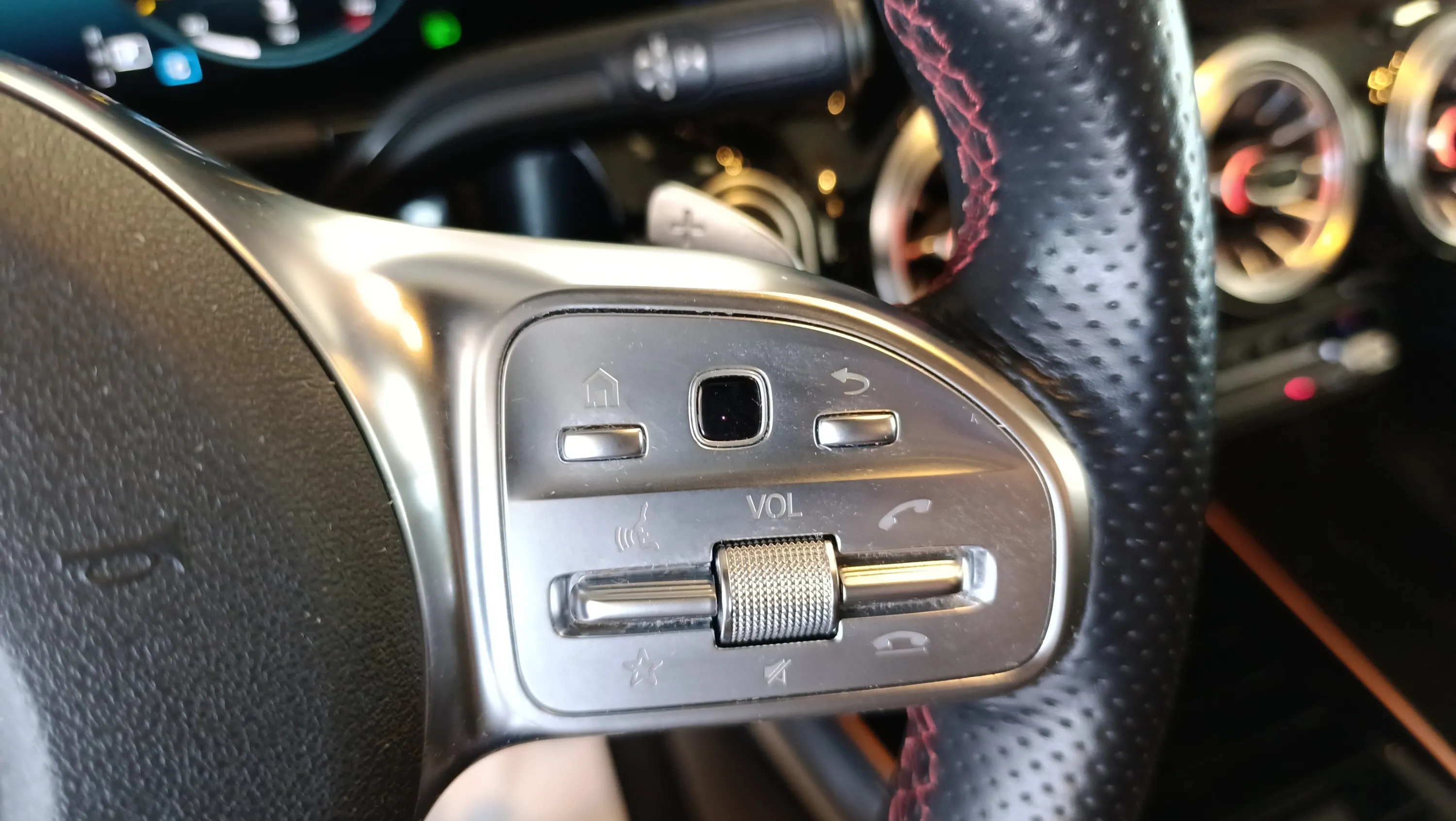 Mercedes-Benz GLA 200 D - foto 13