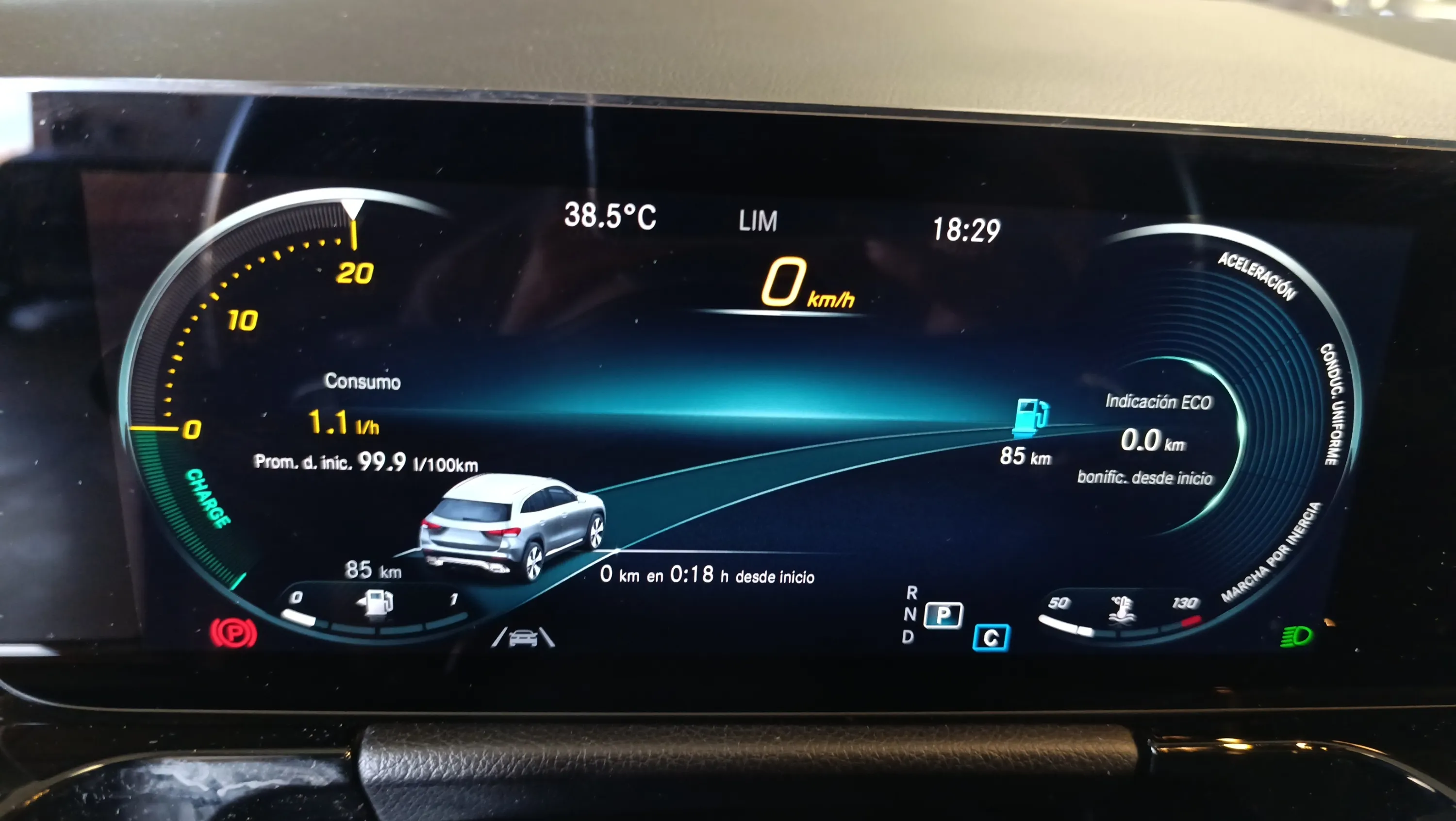 Mercedes-Benz GLA 200 D - foto 18