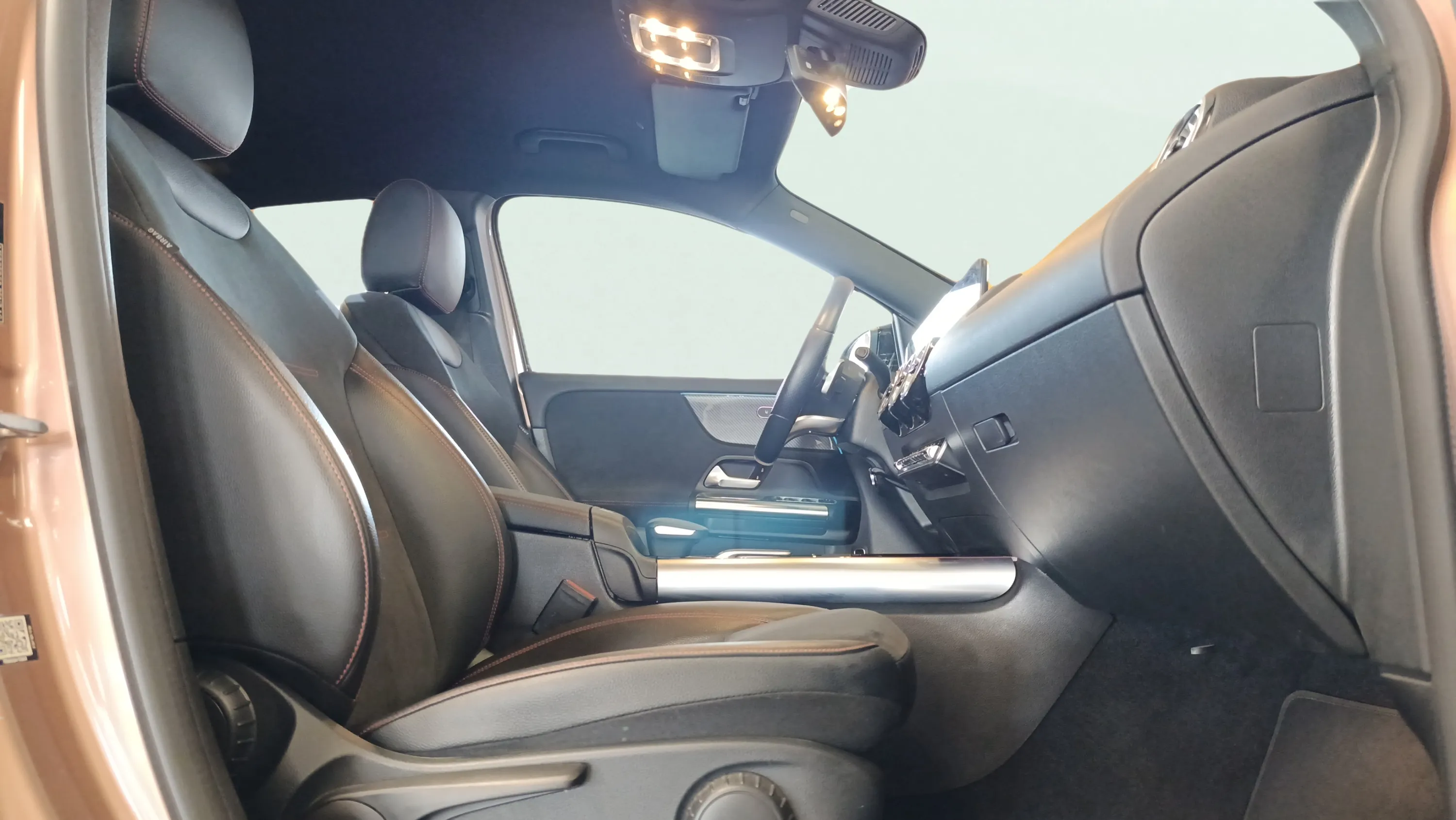 Mercedes-Benz GLA 200 D - foto 36