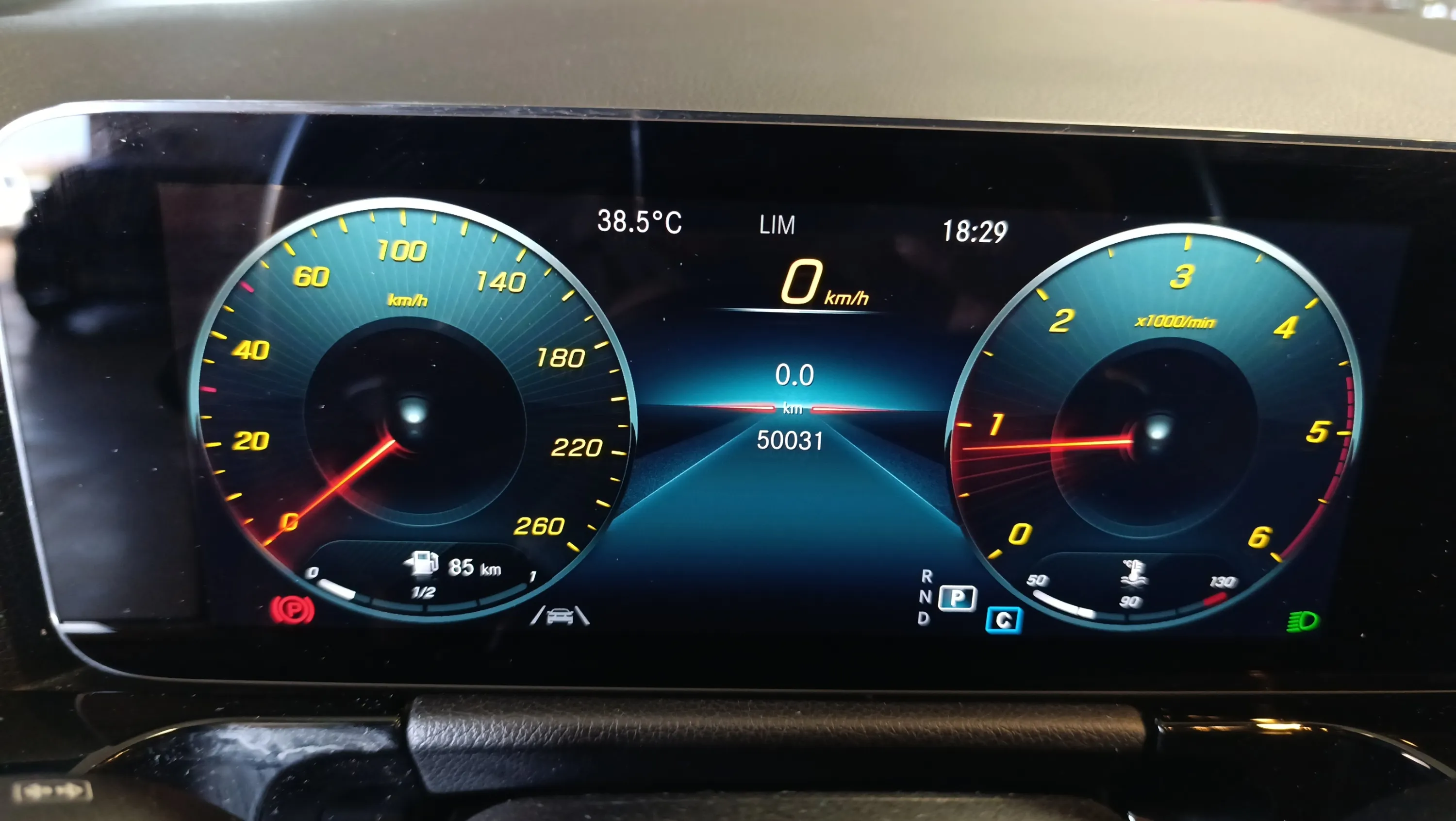 Mercedes-Benz GLA 200 D - foto 17