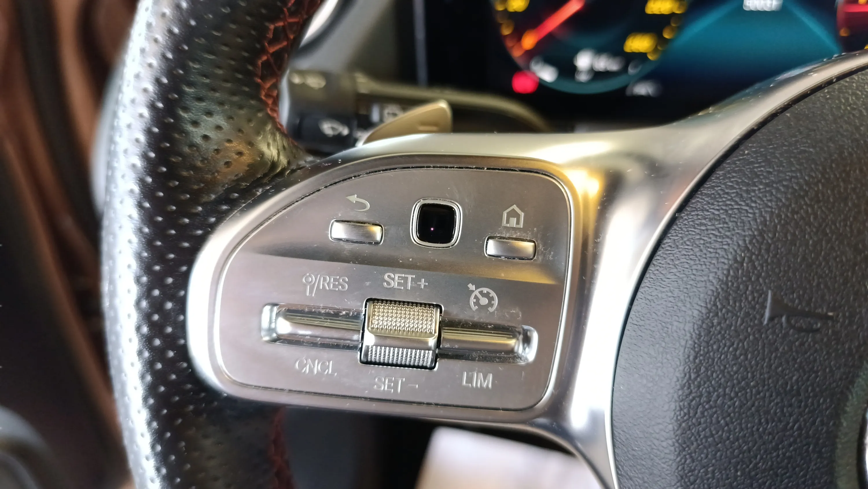 Mercedes-Benz GLA 200 D - foto 11