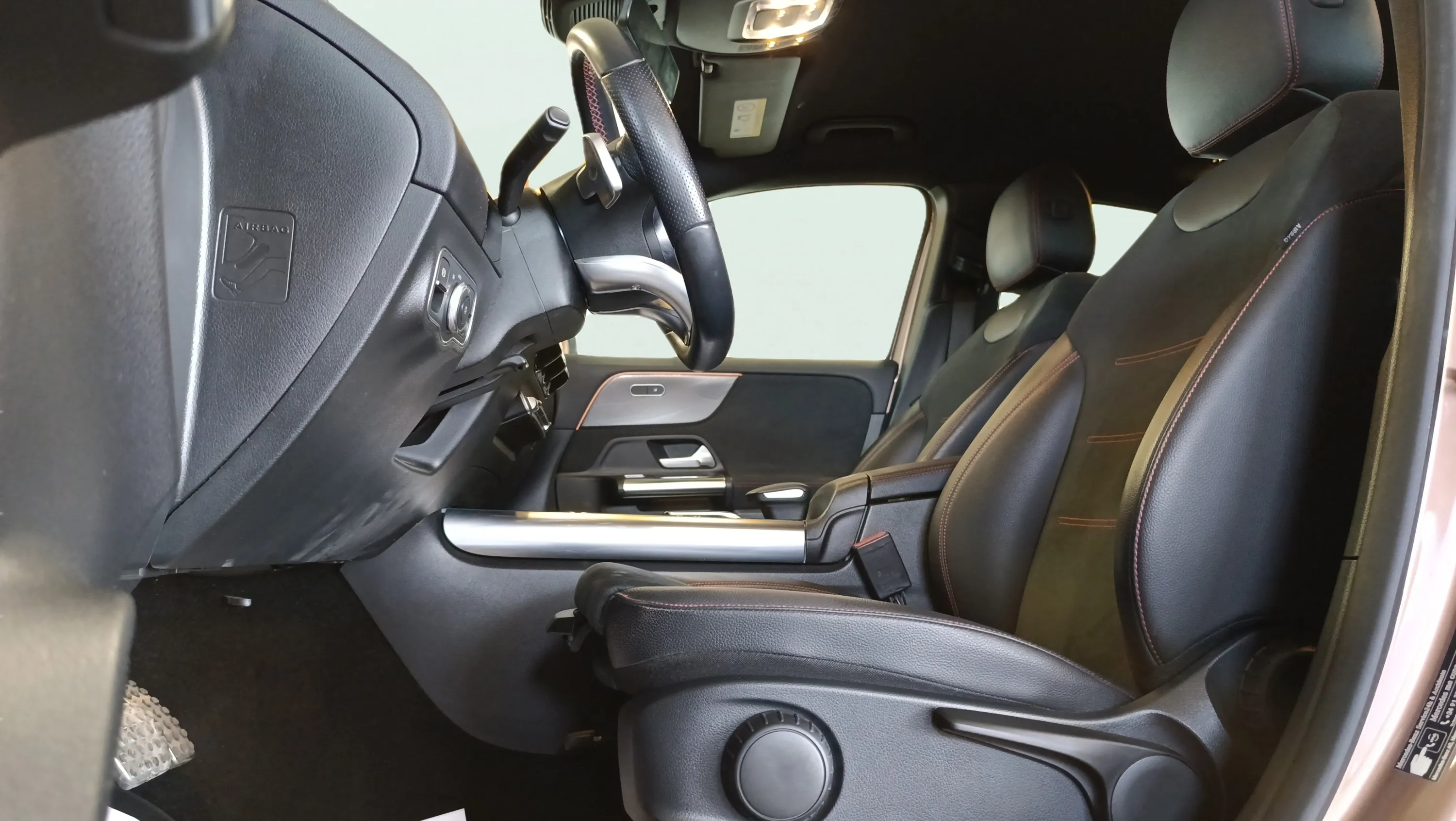Mercedes-Benz GLA 200 D - foto 35