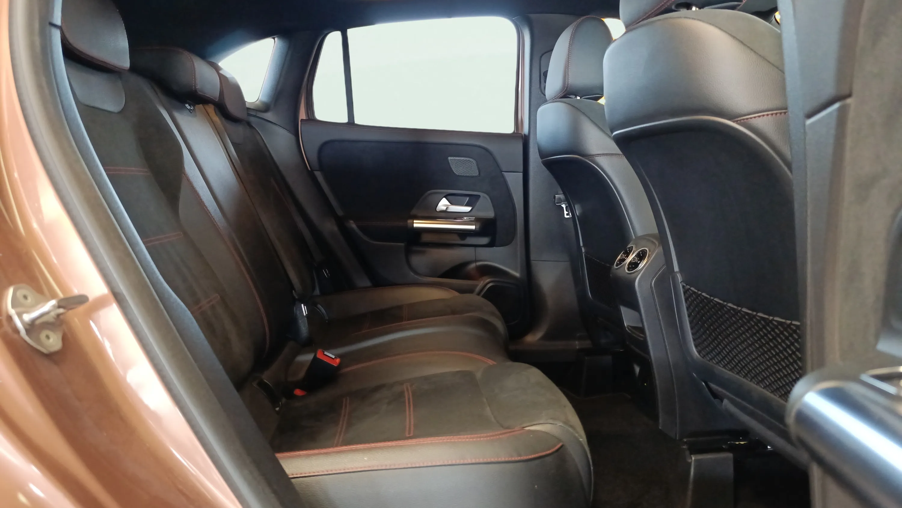 Mercedes-Benz GLA 200 D - foto 39