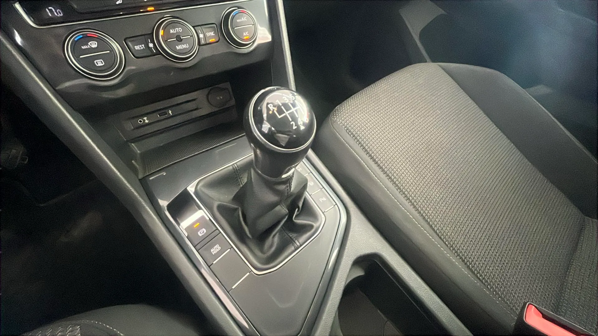 Volkswagen Tiguan Edition 1.4 TSI BMT - foto 24