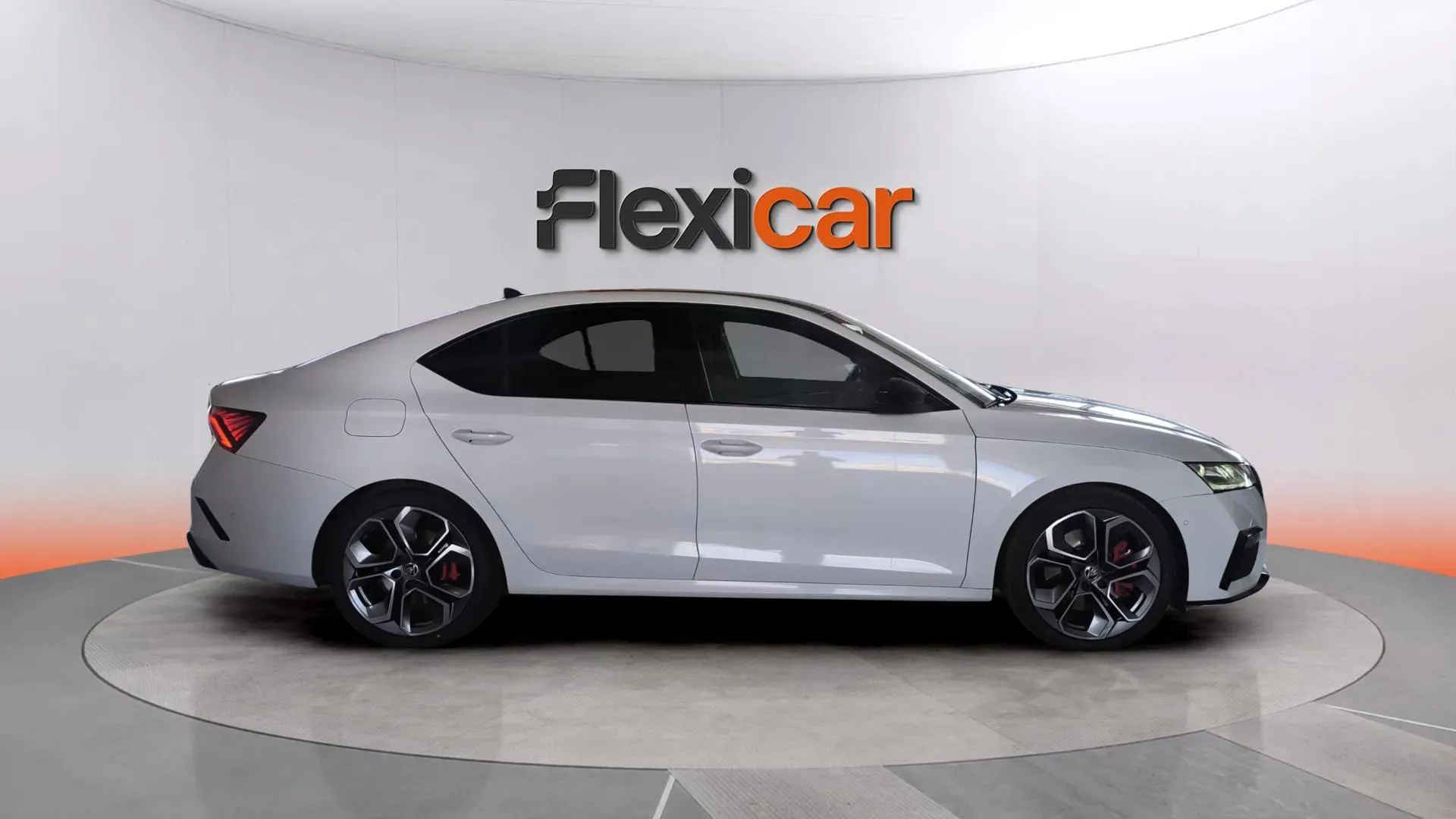 Škoda Octavia 2.0 TSI DSG RS - foto 6