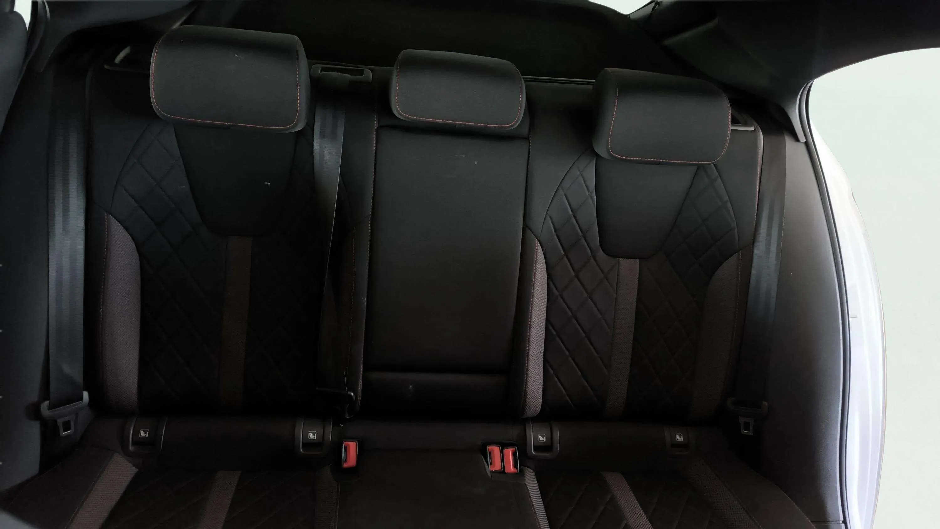 Škoda Octavia 2.0 TSI DSG RS - foto 15